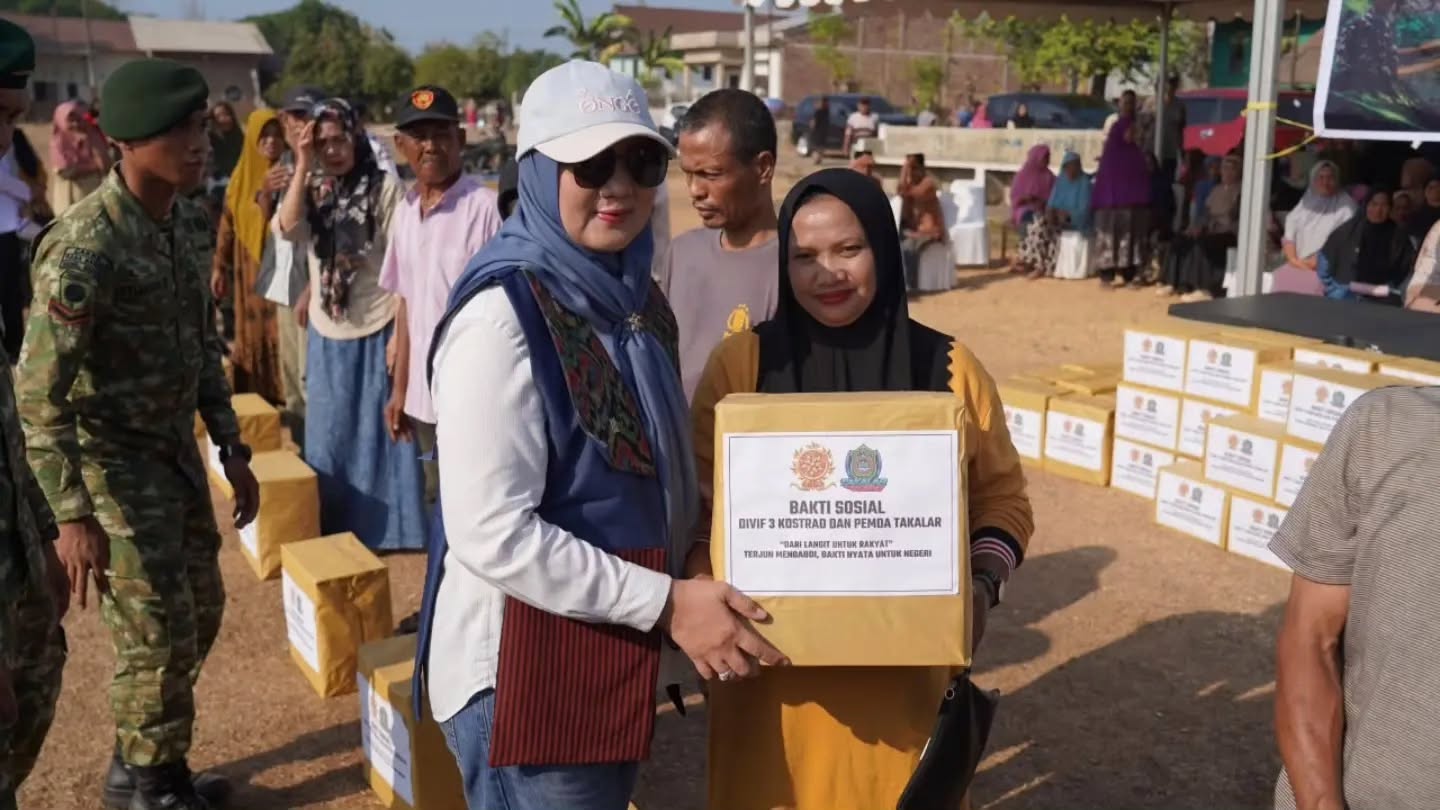 Pangdivif 3 Kostrad Tinjau Penerjunan Free Fall, Wujudkan Prajurit Profesional dan Kepedulian untuk Rakyat