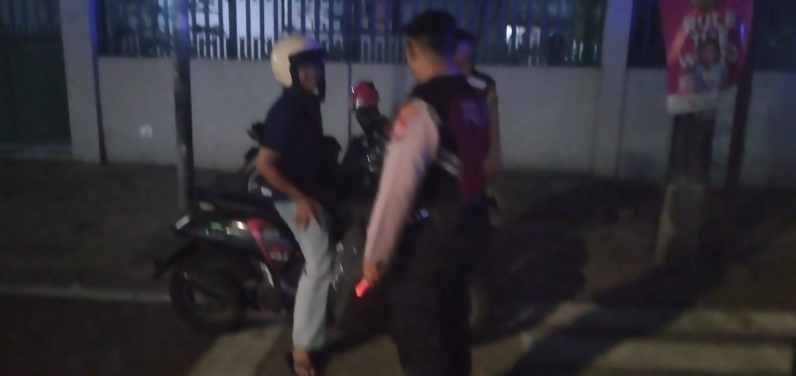 Jaga Kamtibmas Dini Hari, Polsek Cempaka Putih Gelar Pemeriksaan Stasioner
