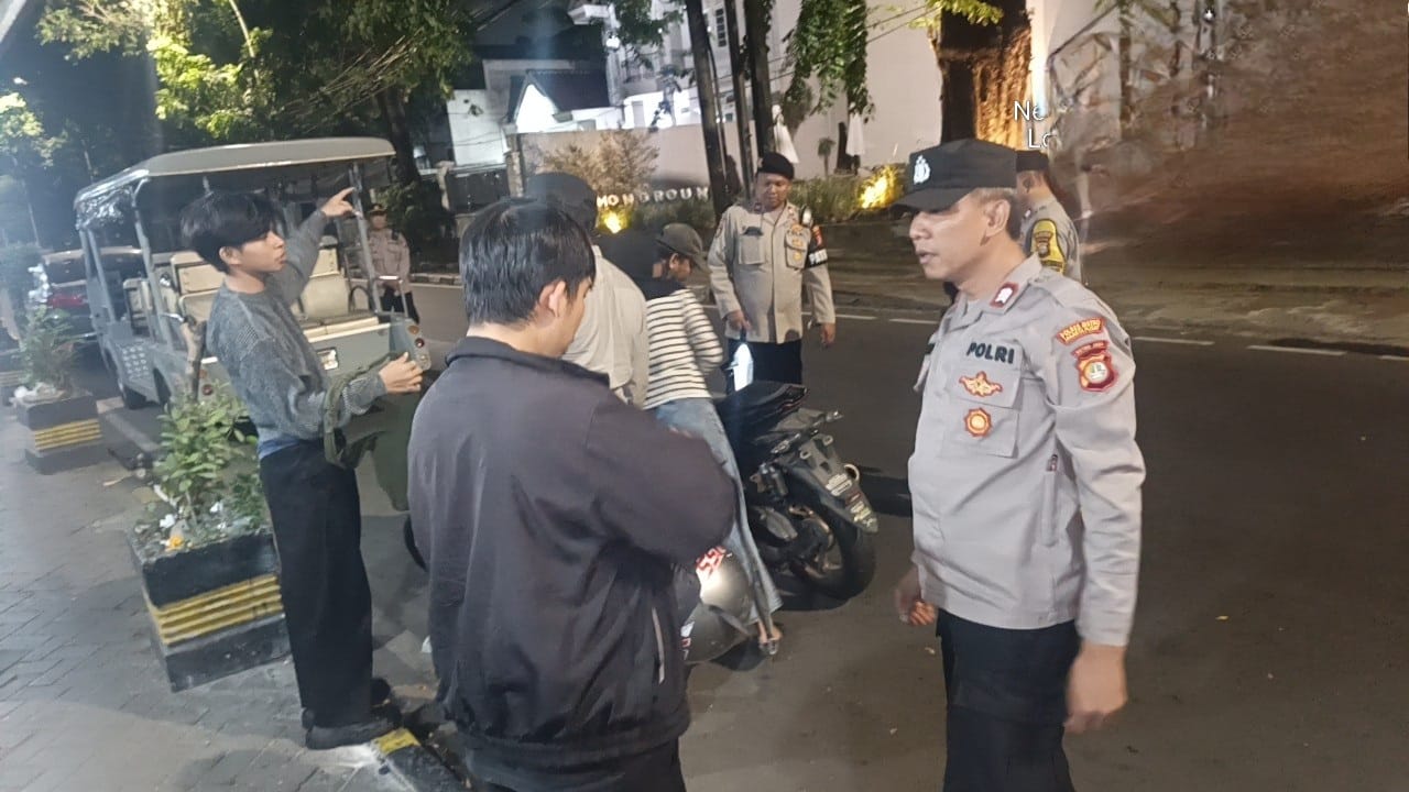 Cegah Kejahatan Jalanan, Polsek Metro Menteng Gelar Razia Stationer Dini Hari di Jalan Surabaya