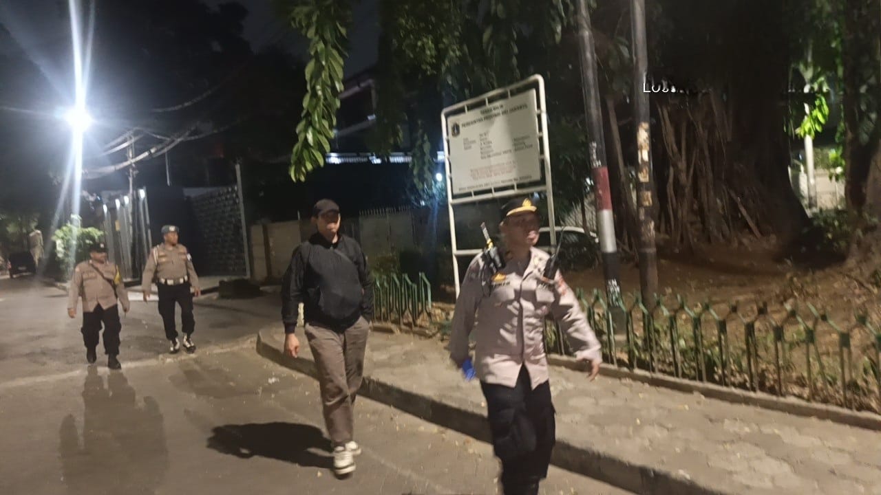 Cegah Tawuran dan Kriminalitas, Polsek Metro Menteng Sisir Permukiman Warga di Taman Bonang