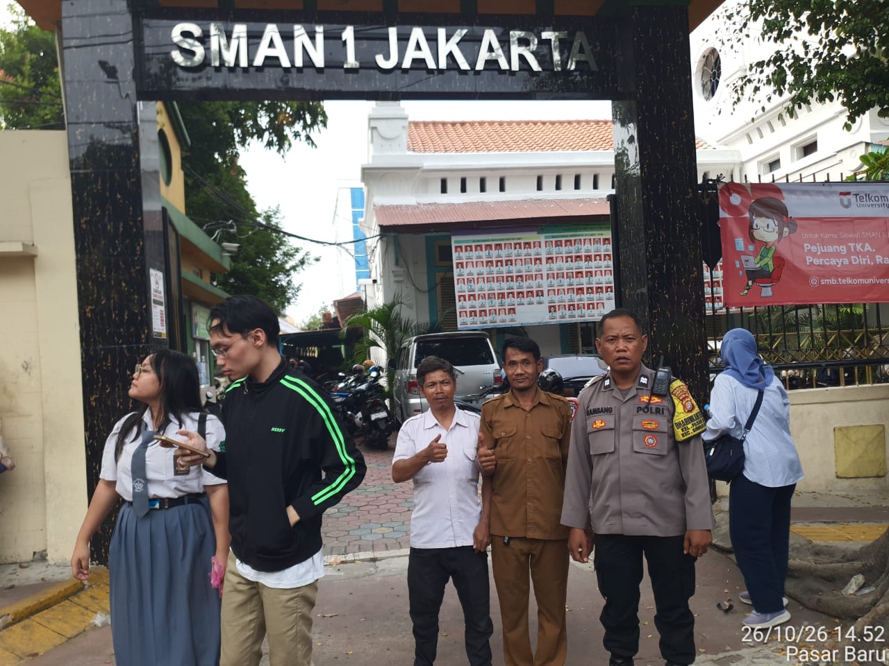 Polisi Peduli Pendidikan Lakukan Pengawalan Kepulangan Pelajar SMKN 1 dan SMAN 1 Jakarta, Cegah Tawuran