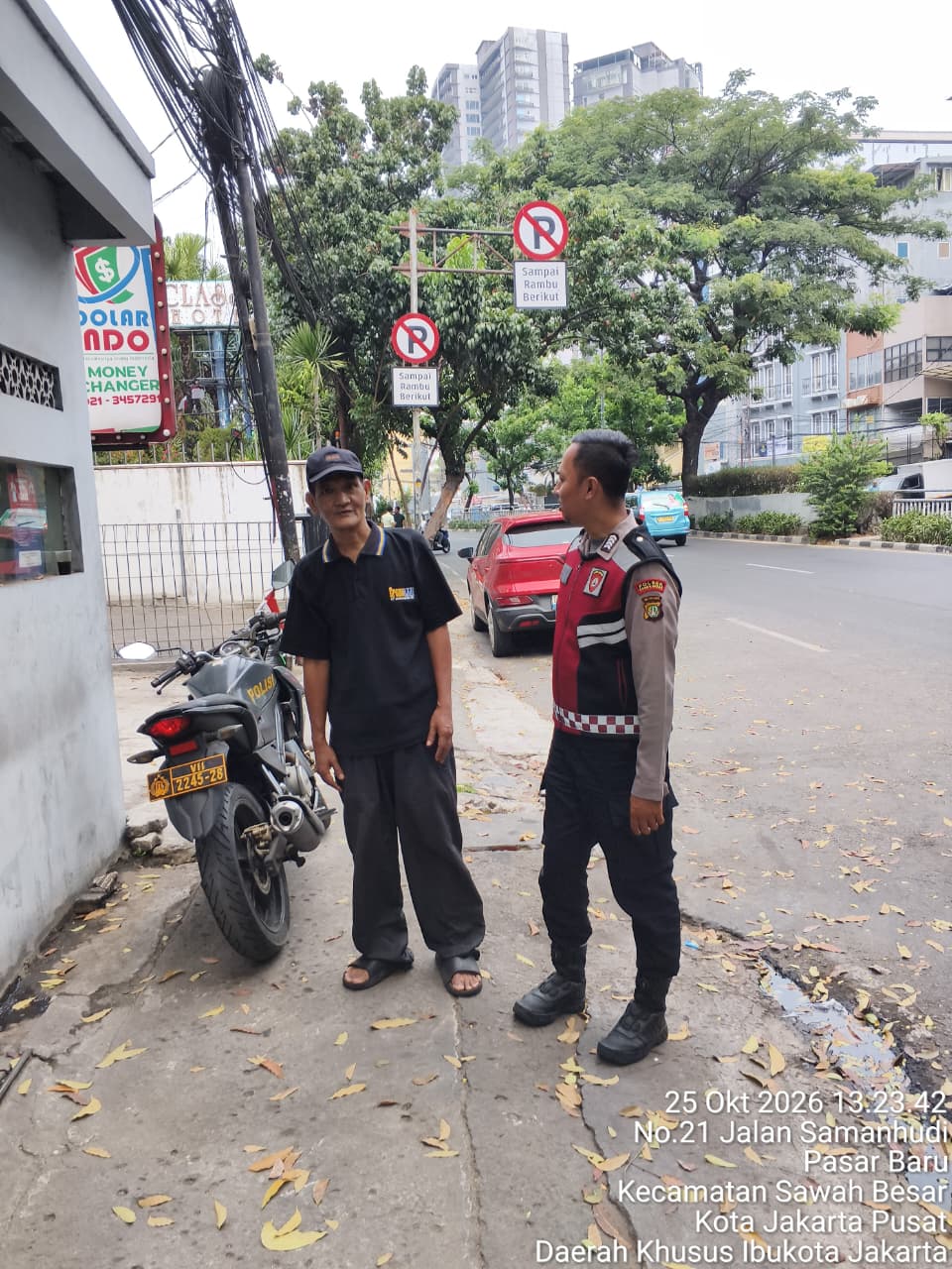 Patroli Bermotor Unit Samapta Di Komplek Perekonomian Dan Sosialisasikan Layanan Polisi 110