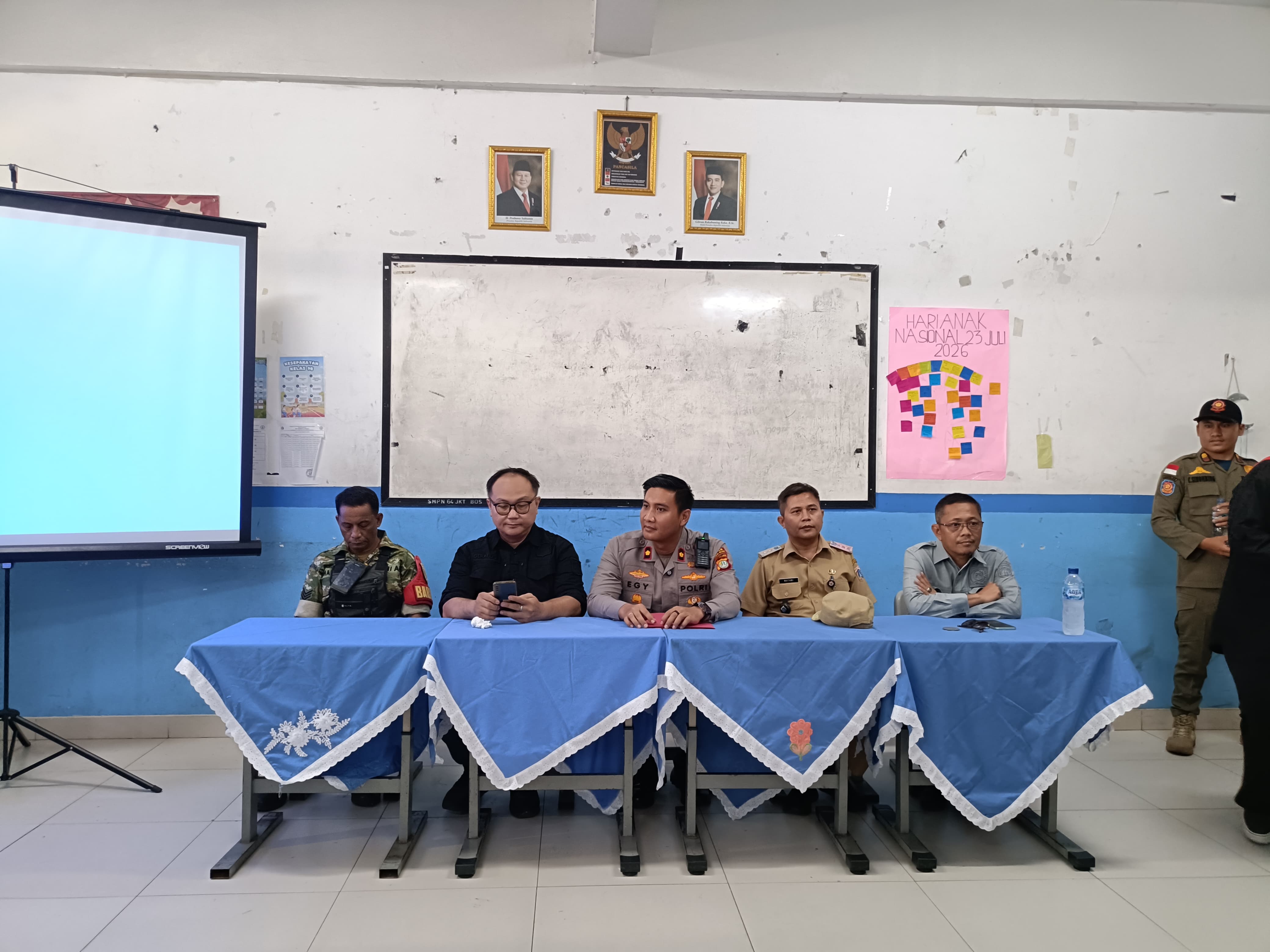 Kapolsek Sawah Besar Edukasi Siswa SMPN 64 tentang Bahaya Kenakalan Remaja