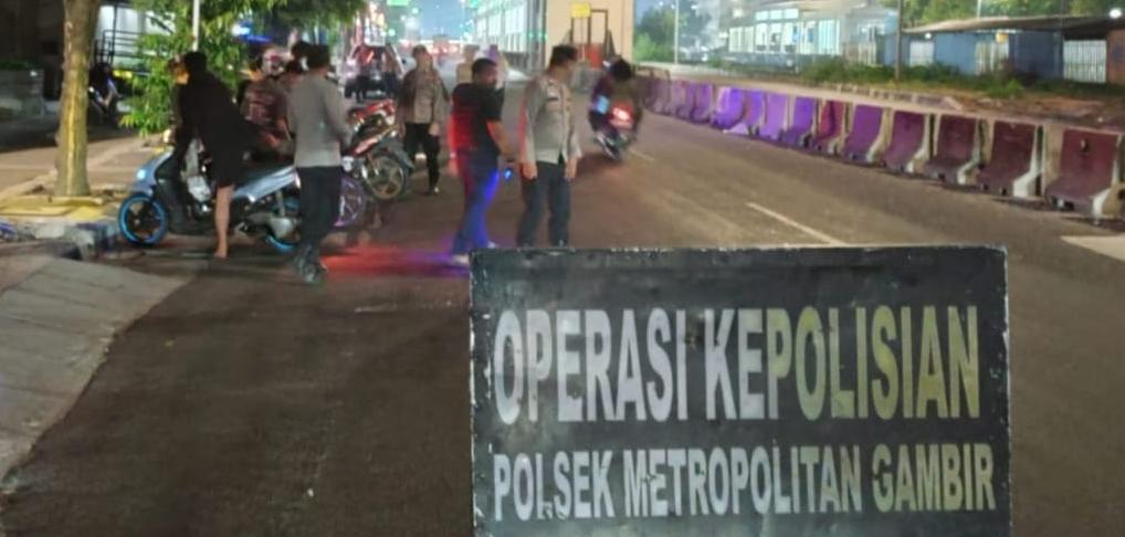 Jaga Kamtibmas Tetap Kondusif, Polsek Metro Gambir Gelar Operasi Cipta Kondisi Dini Hari