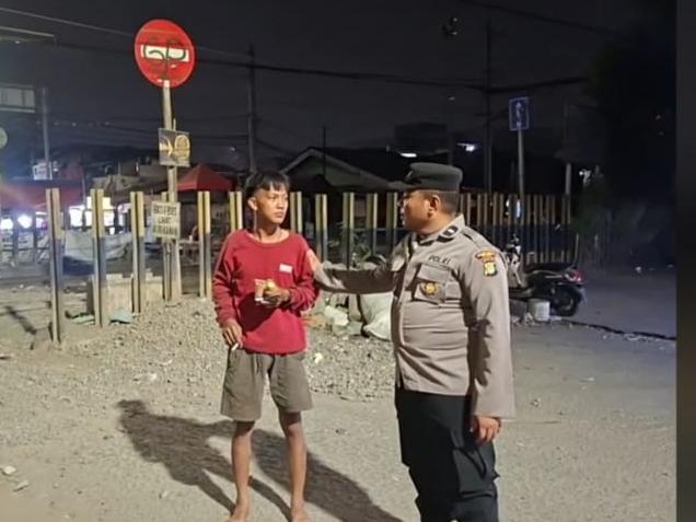 Jaga Situasi Kondusif, Personil Patko Polsek Metro Gambir Gelar Patroli Strong Point di Kolong Roxy