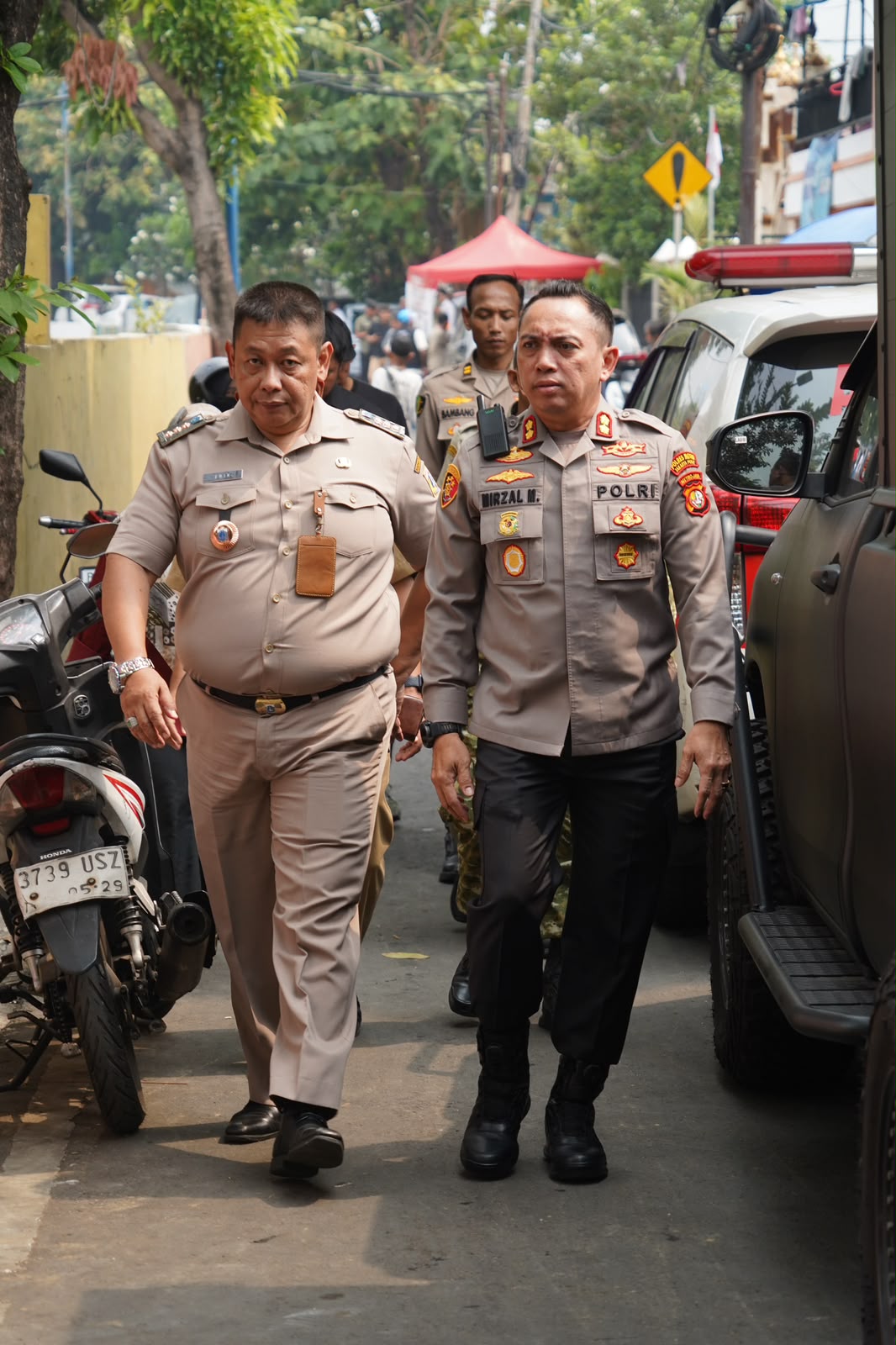 Polres Metro Jakarta Pusat Bersama Mahasiswa Gelar Bakti Sosial, Layani Pengobatan Gratis dan Bagikan Sembako