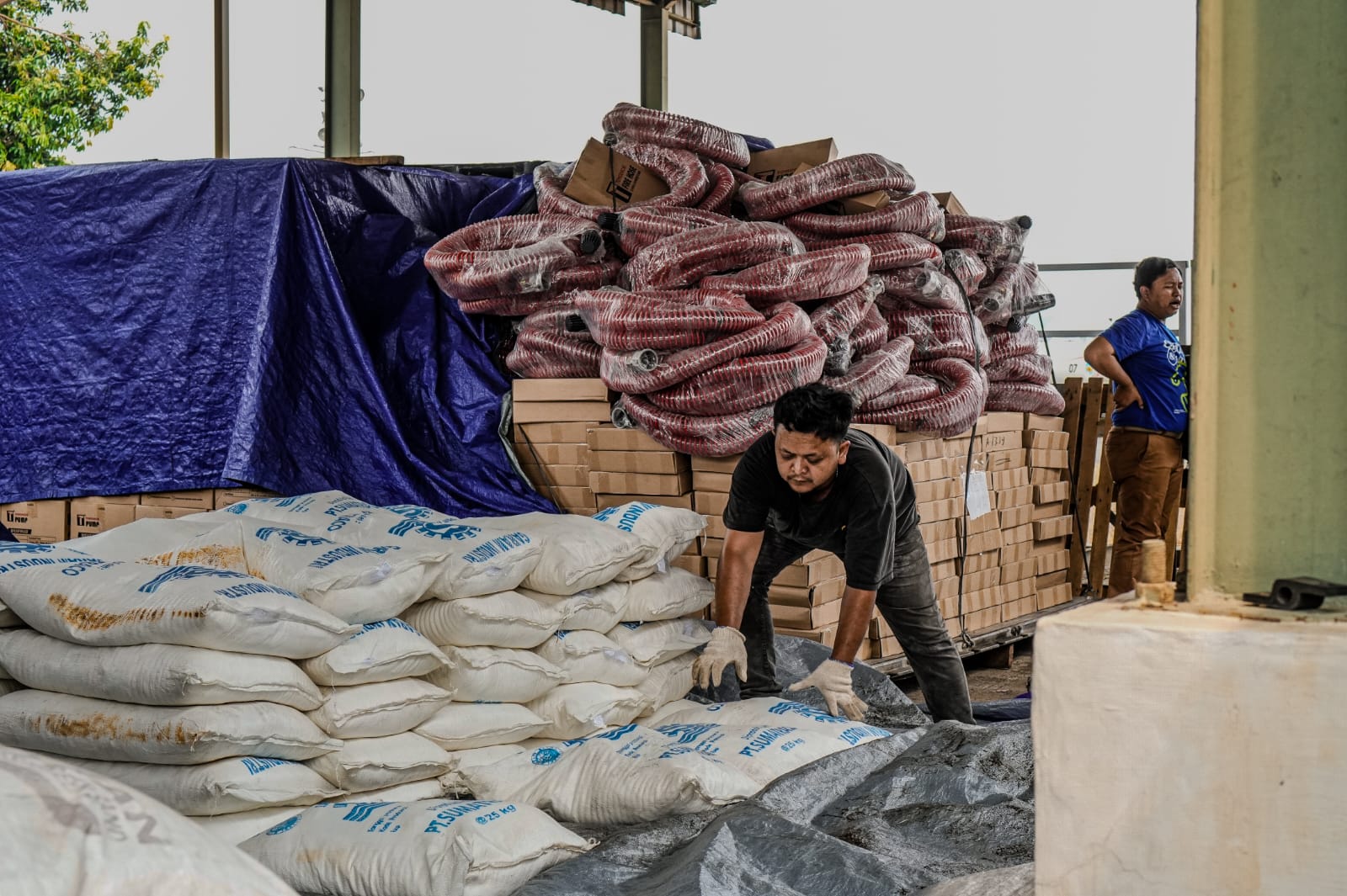 Memasuki Hari Keduabelas OMC, TNI Kirimkan 15 Ton NaCl ke Banjarmasin