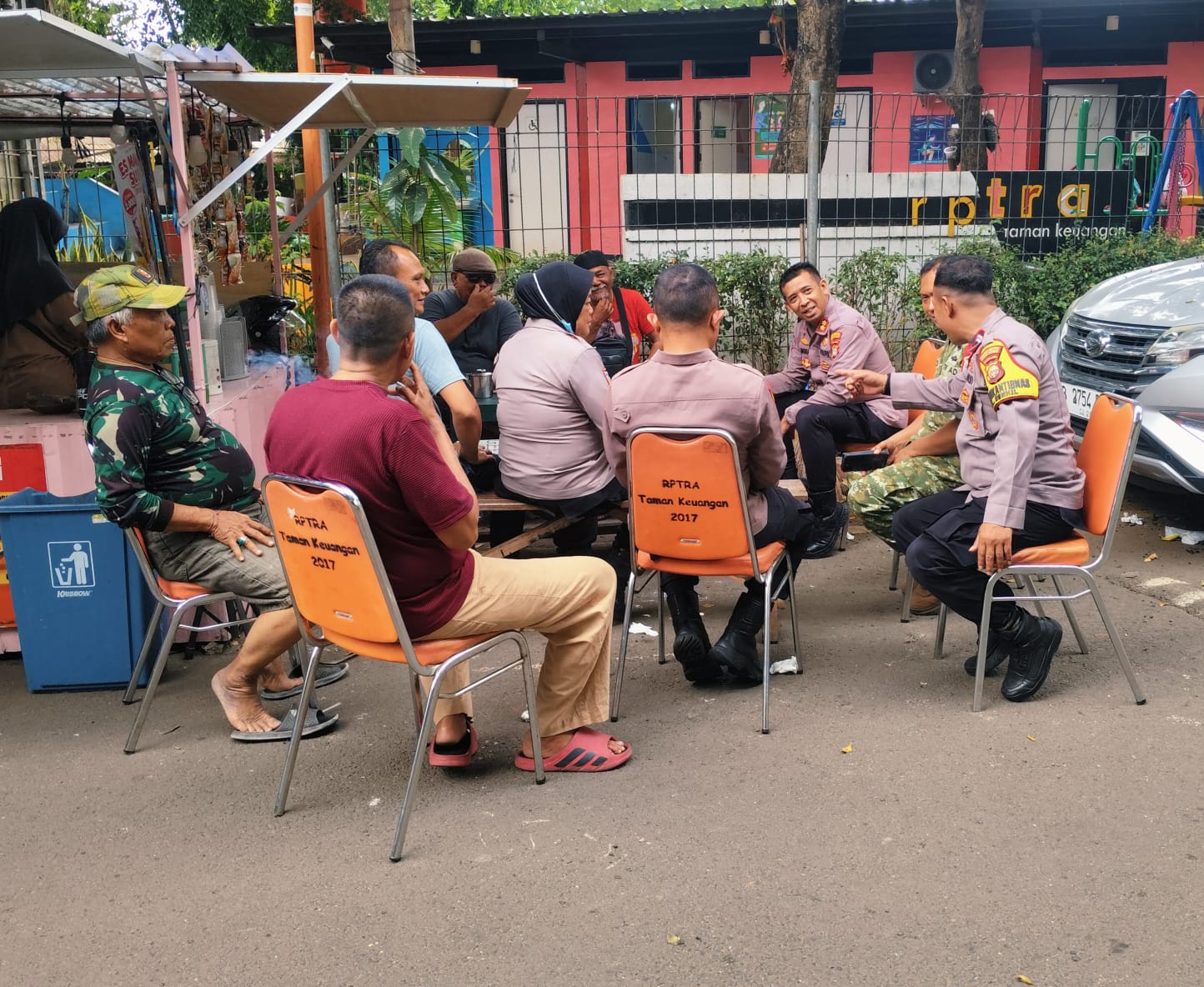 Jelang Unjuk Rasa 28 Oktober, Kasat Binmas Polres Metro Jakarta Pusat Sambangi Warga Pejompongan dan Perkuat Kesiapsiagaan Kamtibmas
