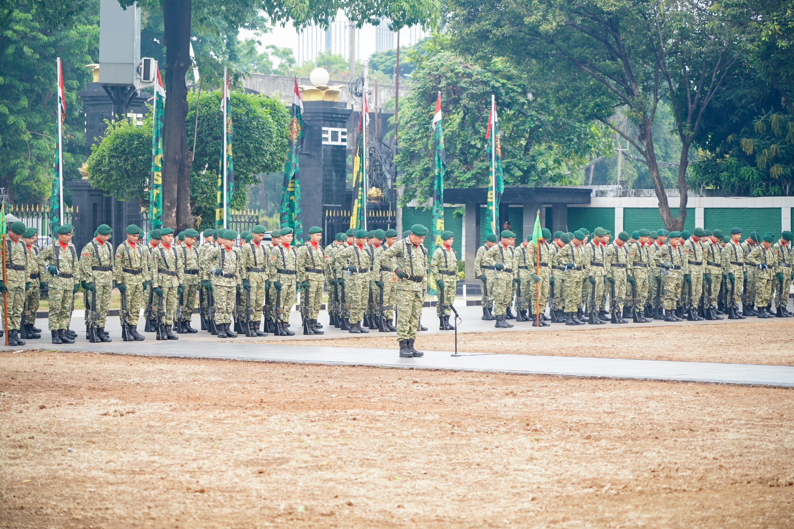 Kaskostrad Pimpin Upacara Hari Sumpah Pemuda ke-98 di Markas Kostrad