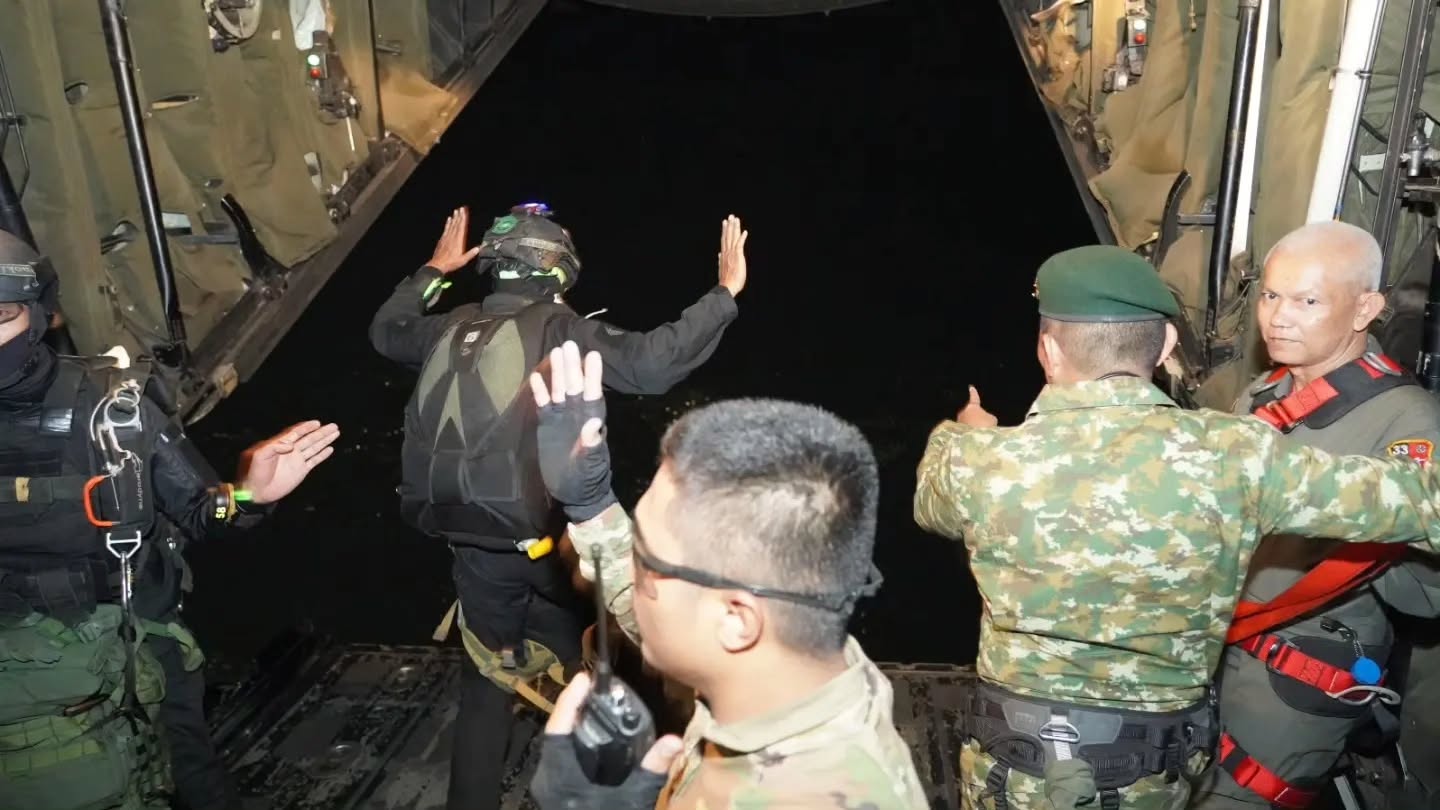Asah Kesiapan Tempur, Prajurit Brigif 3/TBS Laksanakan Latihan Terjun Malam KDOL