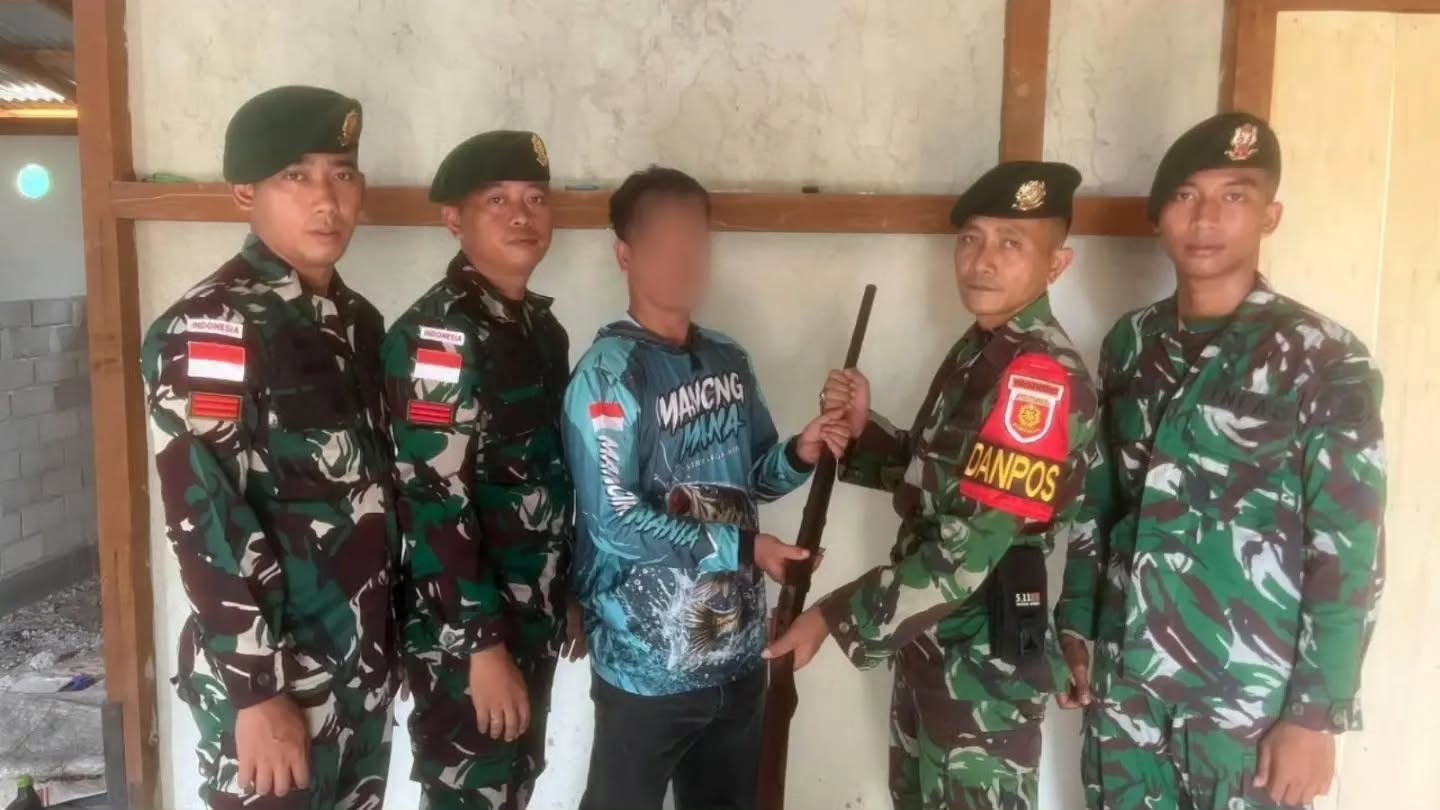 Pendekatan Humanis Satgas Pamtas Yonarmed 13 Kostrad Berhasil Terima Penyerahan Sukarela Senjata Api Rakitan