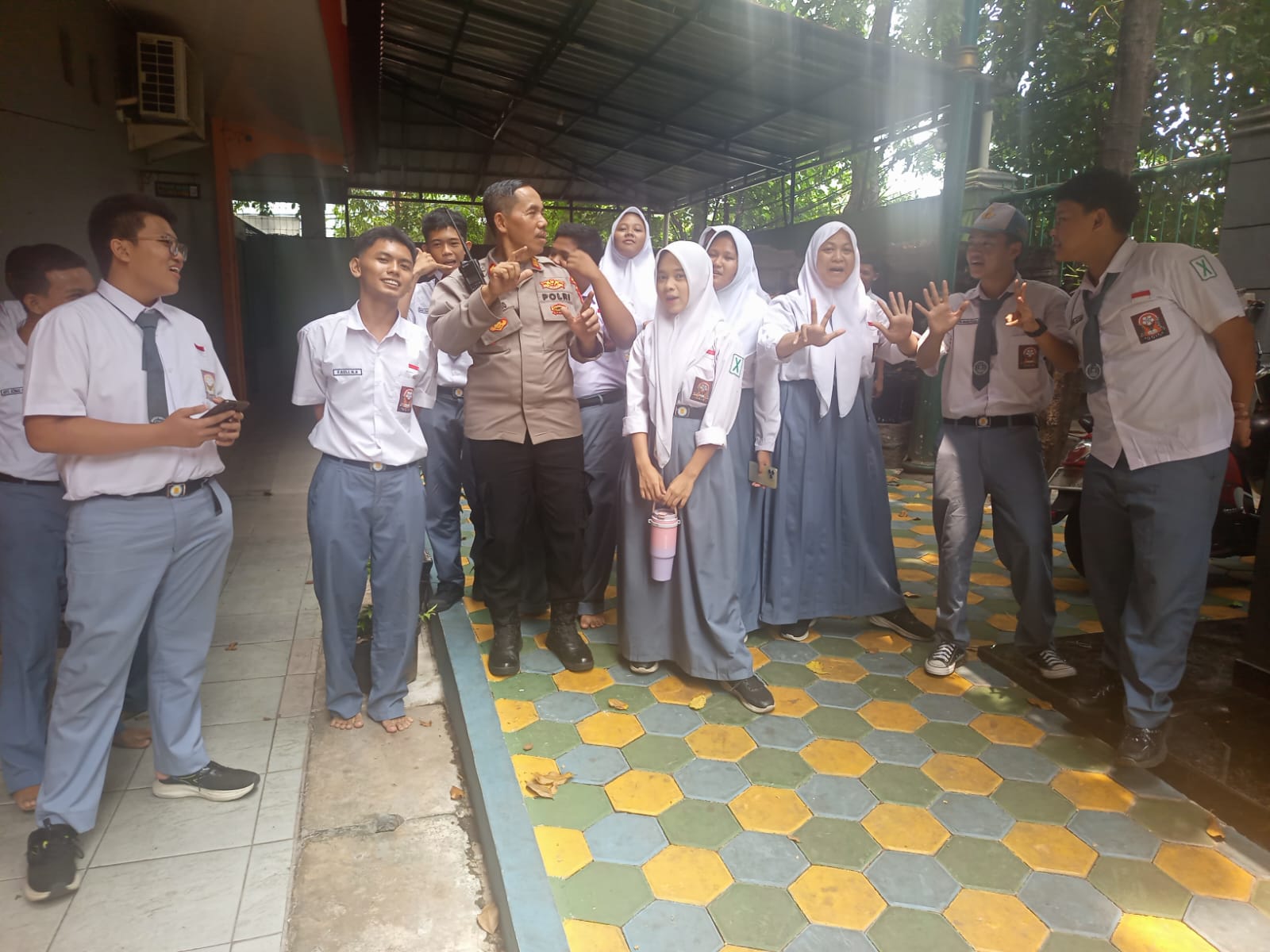 Jaga Lingkungan Pendidikan Tetap Kondusif, Polisi Rangkul Siswa SMKN 39 Jakarta