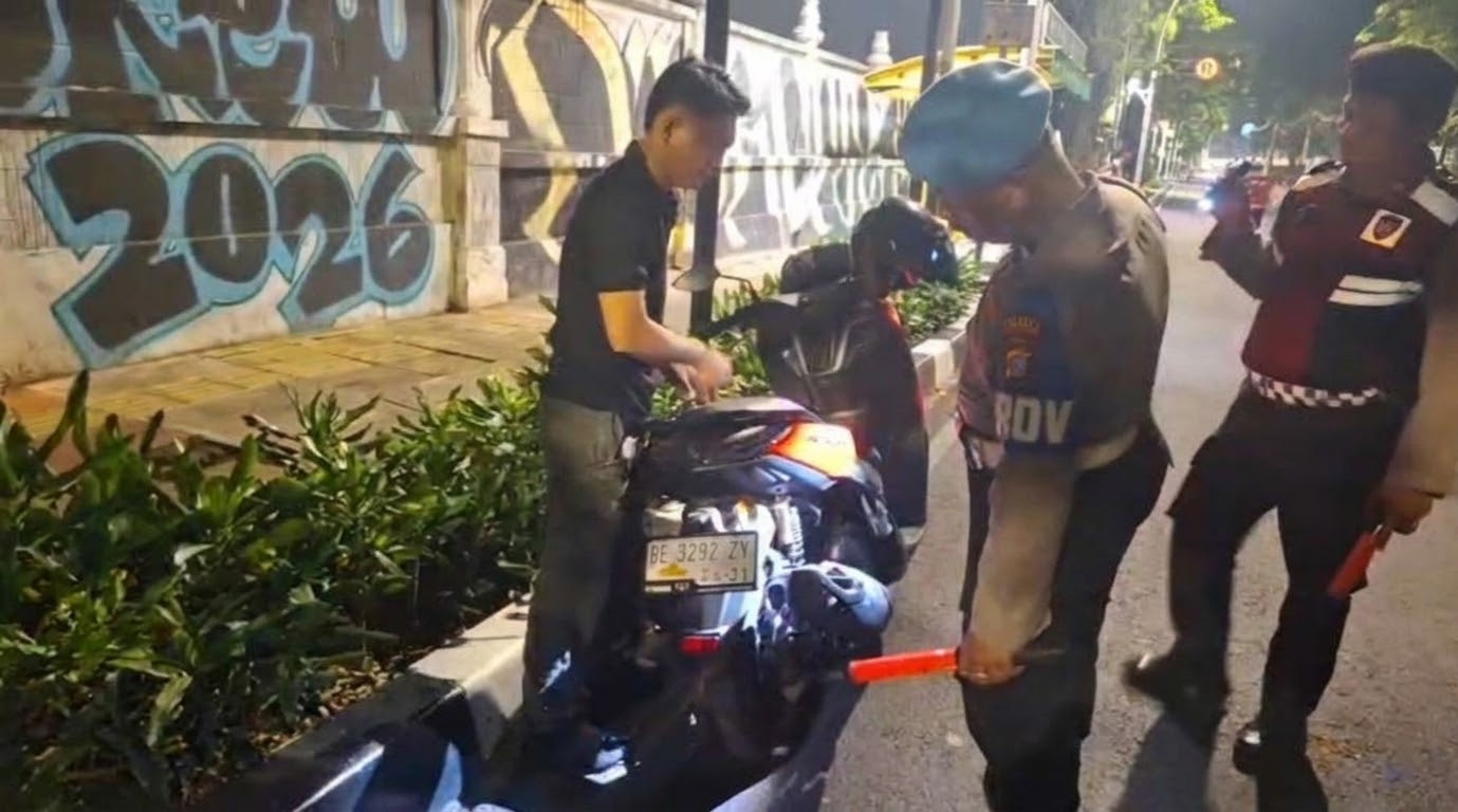 Polsek Johar Baru Gelar Razia Stasioner dan Patroli Kewilayahan Dini Hari, Antisipasi Begal hingga Peredaran Narkoba