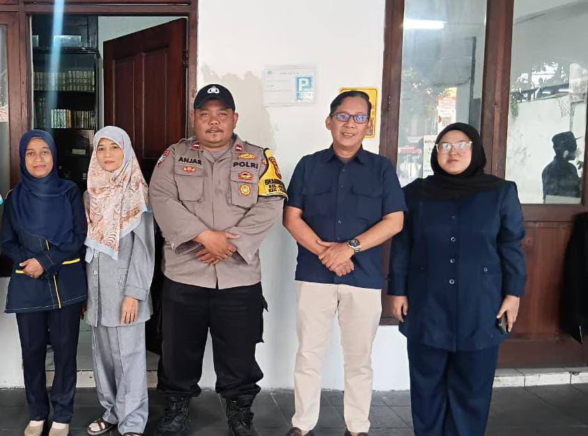 Bhabinkamtibmas Petamburan Monitoring SMP Annur dan SMP Strada, Pastikan Siswa Tetap Aman dan Tidak Terlibat Aksi Unjuk Rasa
