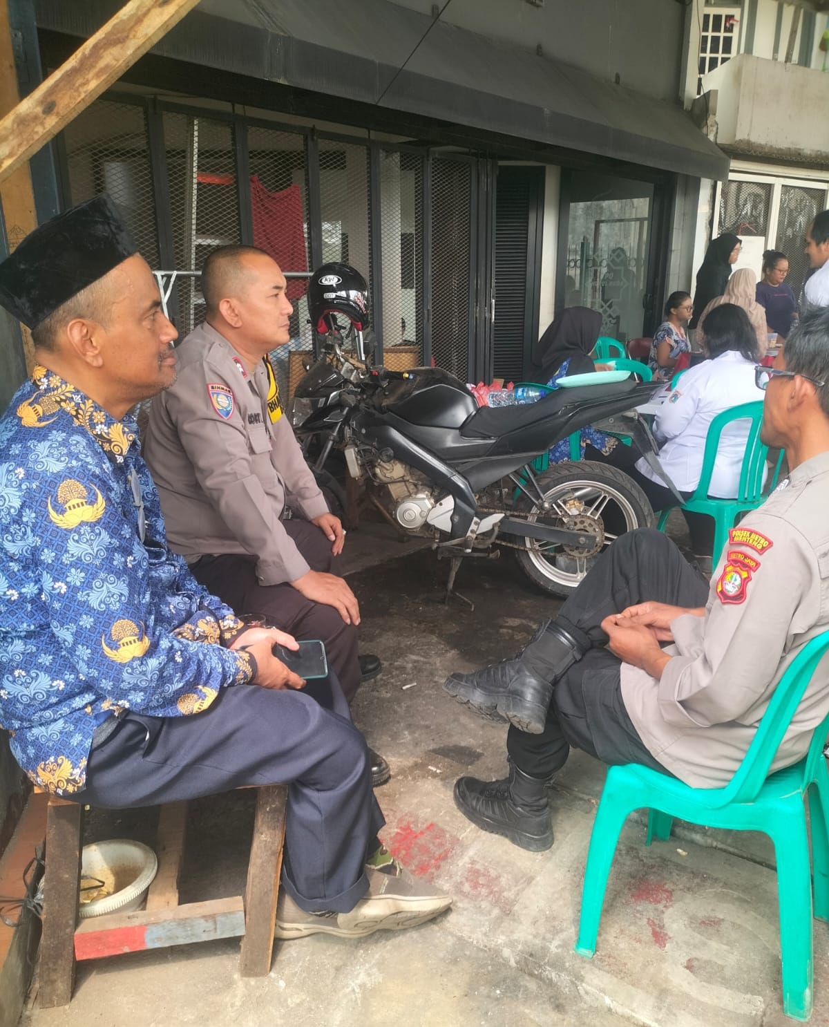 Polsek Metro Menteng Pantau Posko Pengungsian Kebakaran, 80 Warga Terdampak Mendapat Perhatian