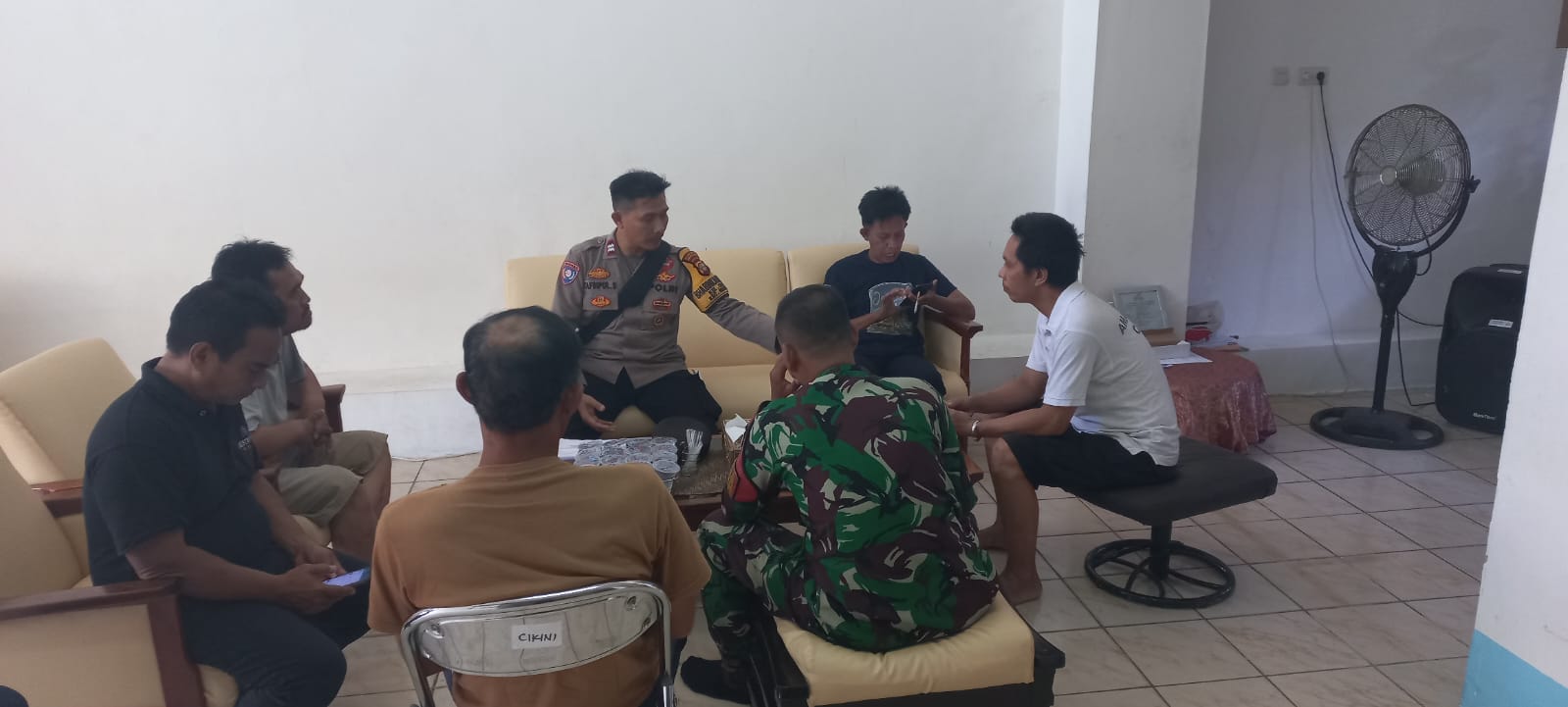 Perkuat Keamanan Lingkungan, Bhabinkamtibmas Ajak Warga Cikini Tingkatkan Kepedulian Kamtibmas