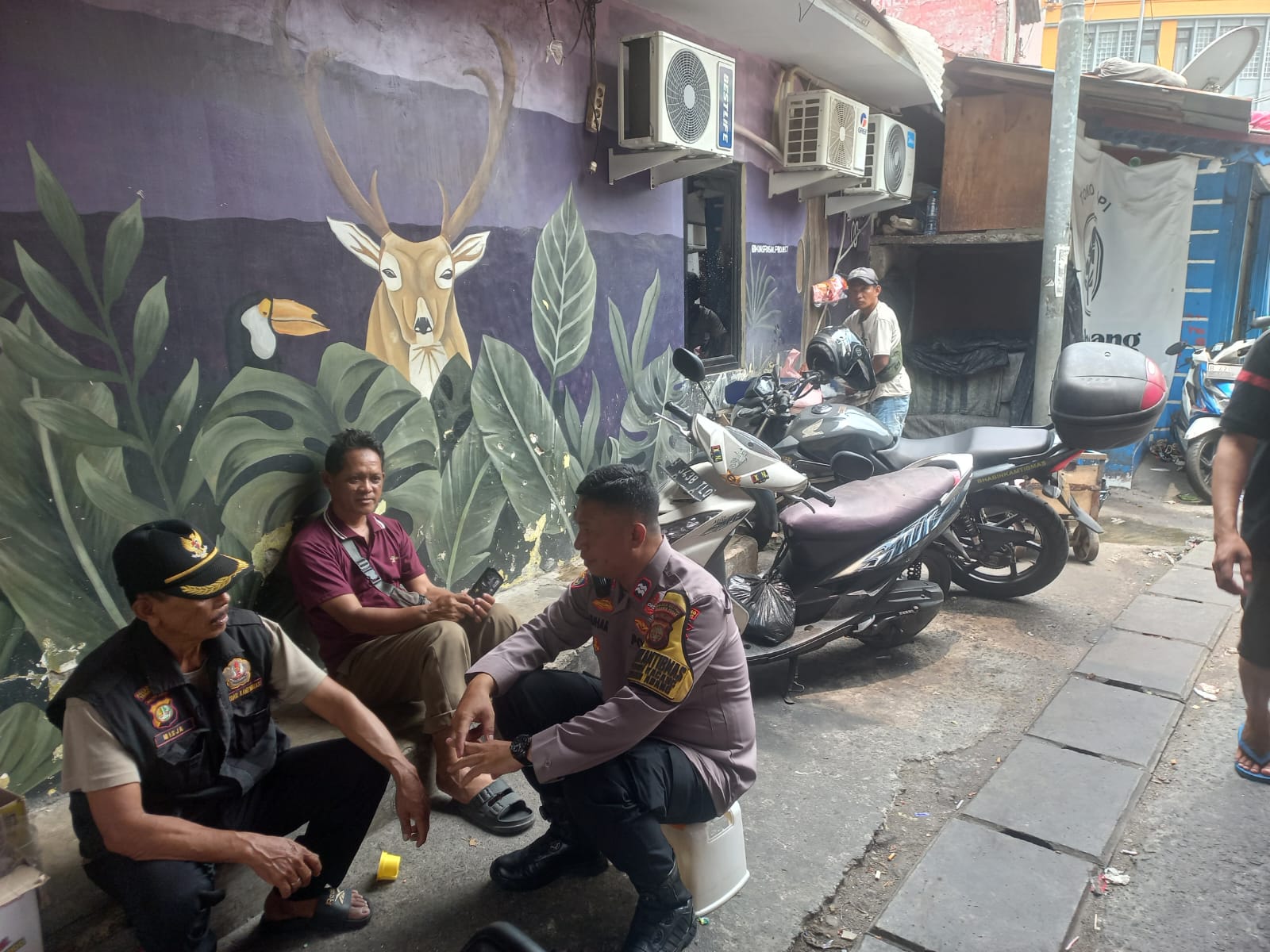 Bhabinkamtibmas Kebon Kacang Gelar Kumpul Bareng Warga RW 09, Ajak Masyarakat Jaga Kamtibmas Tetap Kondusif