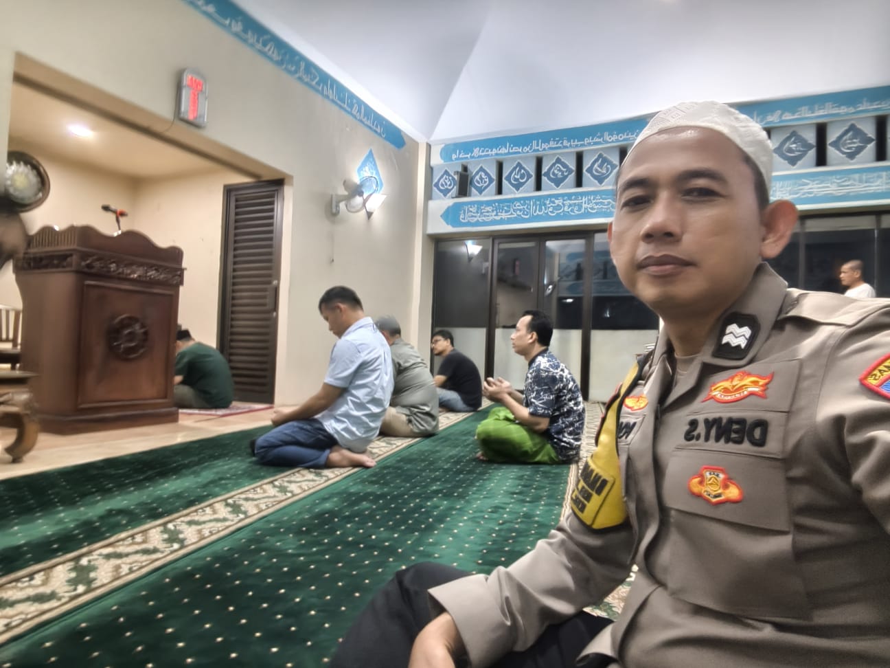 Bhabinkamtibmas Kebon Melati Laksanakan Sholat Subuh Keliling di Masjid Al-Istiqomah, Pererat Silaturahmi dengan Warga