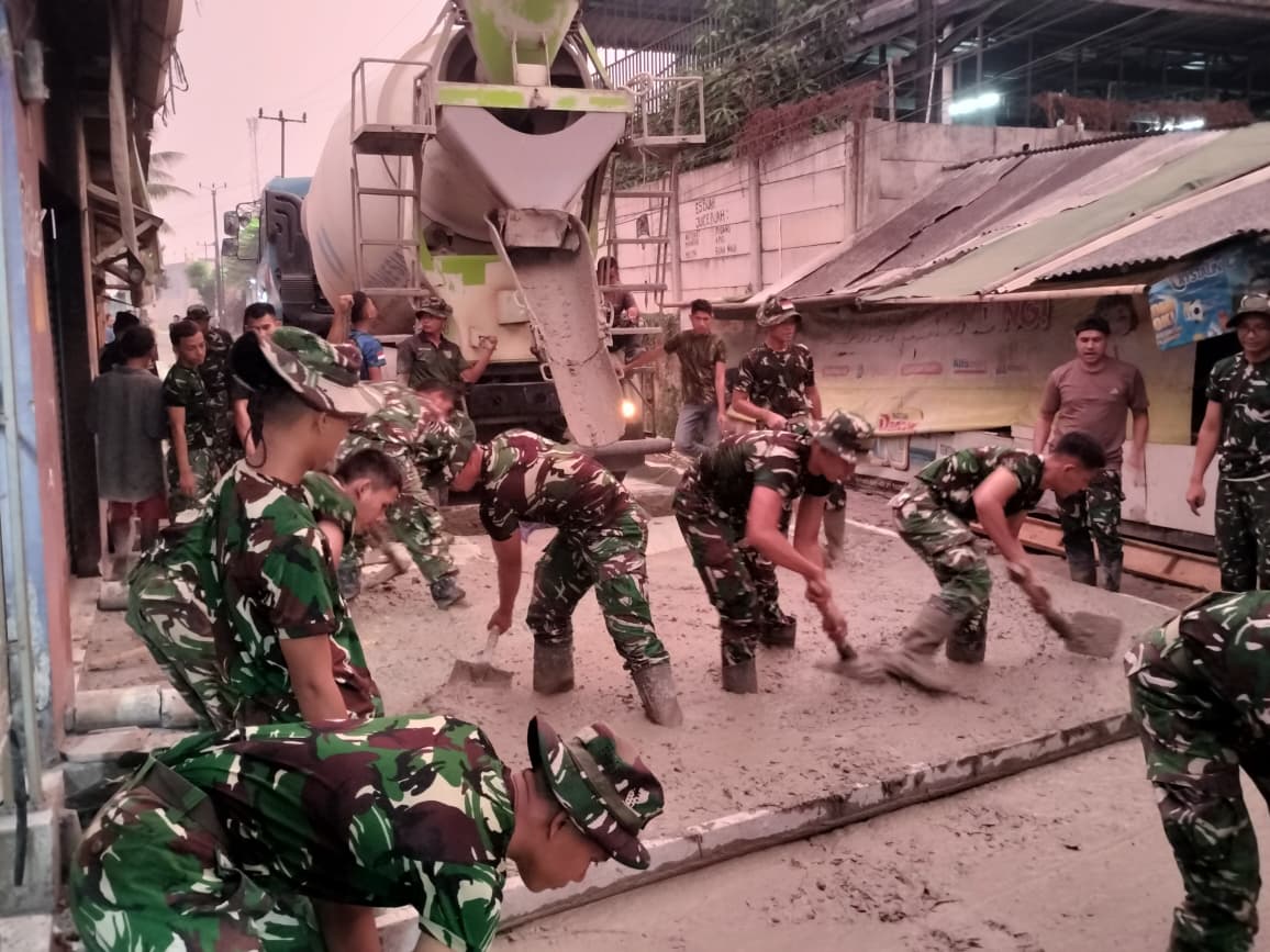 Satgas TMMD ke-130 Kodim 0510/Tigaraksa Terus Genjot Pengecoran Jalan di Desa Sumur Bandung