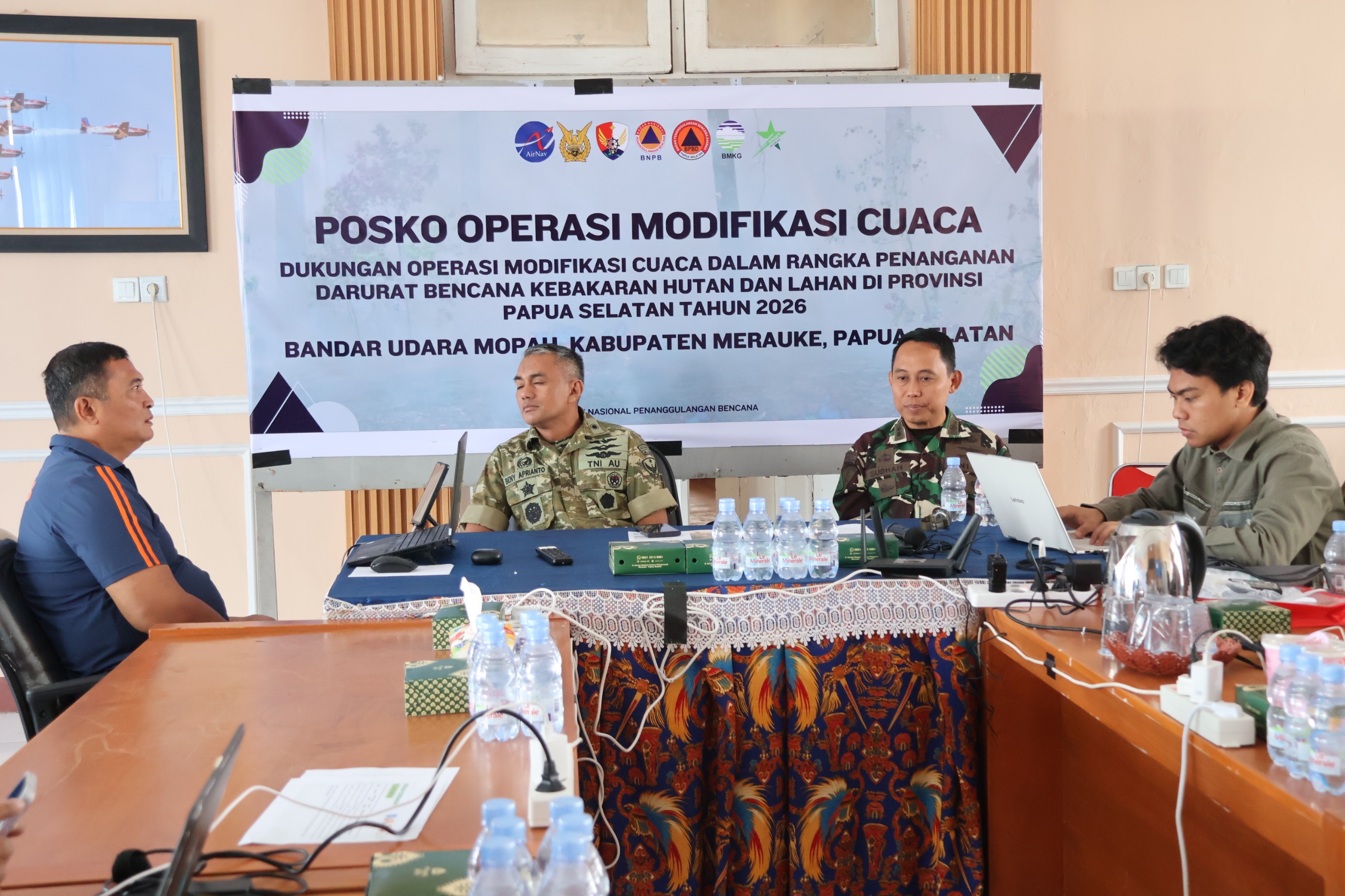 TNI Dukung Operasi Modifikasi Cuaca di Papua Selatan, Semai 10 Ton Garam