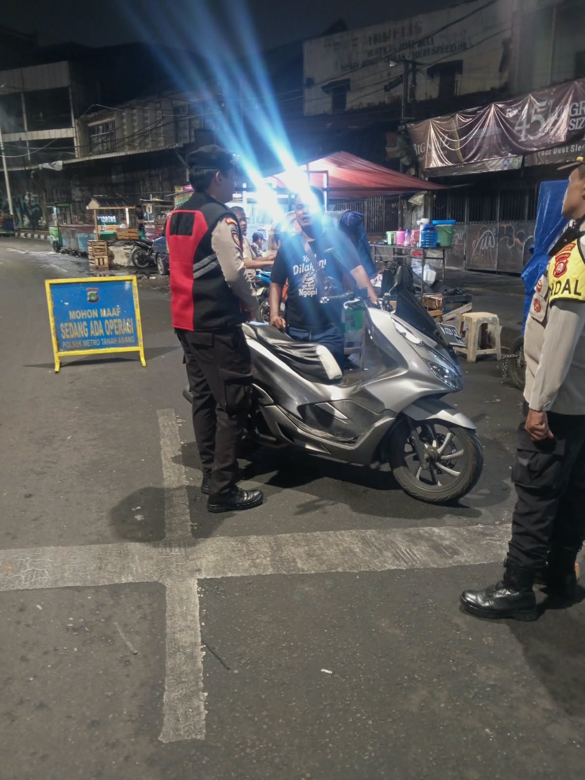 Antisipasi Kejahatan Jalanan, Polsek Metro Tanah Abang Gelar Razia Stasioner di Kebon Kacang