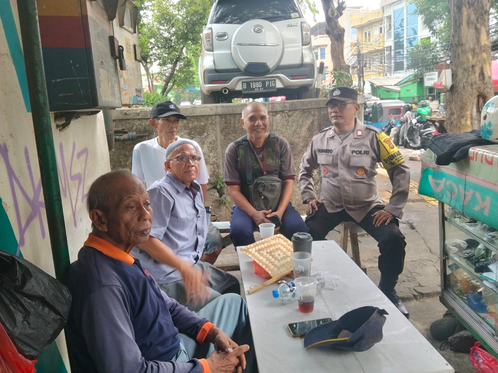 Dekatkan Diri dengan Warga, Polsek Johar Baru Bangun Kebersamaan untuk Cegah Tawuran dan Kriminalitas