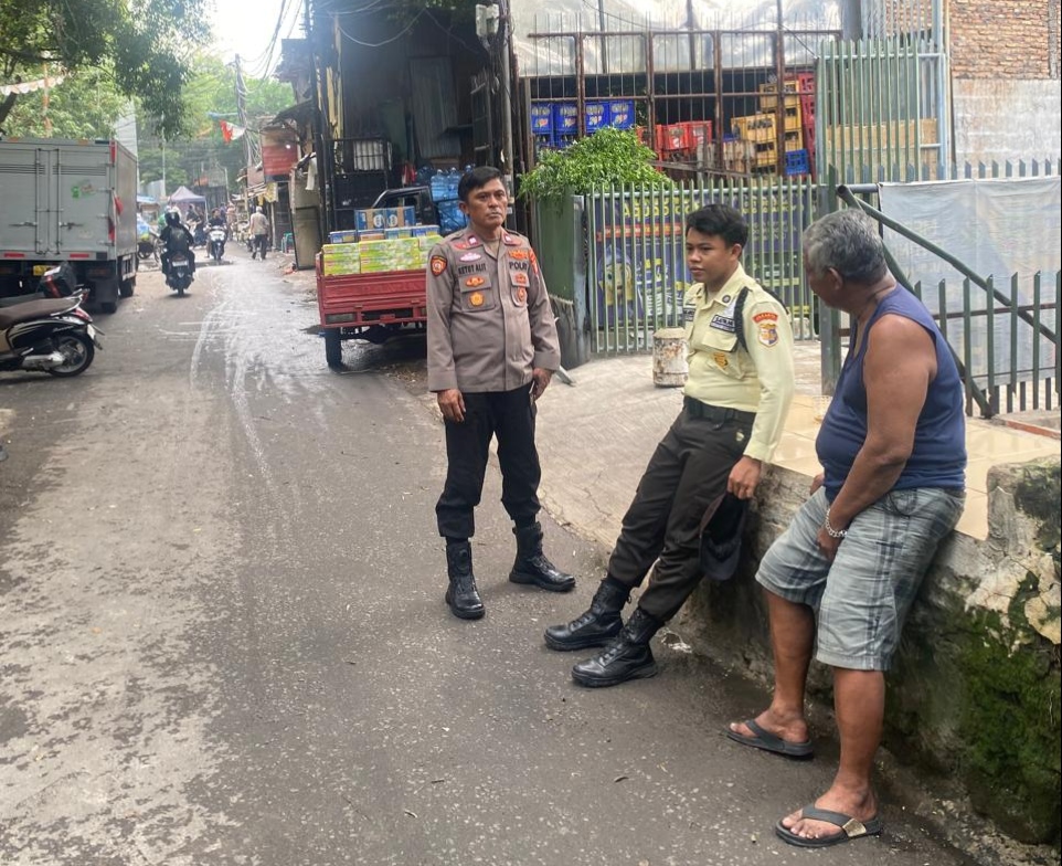 Kapolsubsektor Kayu Awet Gelar Kumpul Bareng Warga, Ajak Masyarakat Johar Baru Cegah Tawuran dan Kejahatan Jalanan