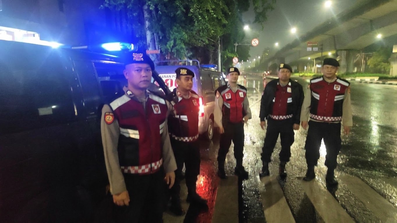 Dini Hari, Polsek Johar Baru Gelar Strong Point Blue Light di TL Galur, Antisipasi 3C dan Tawuran