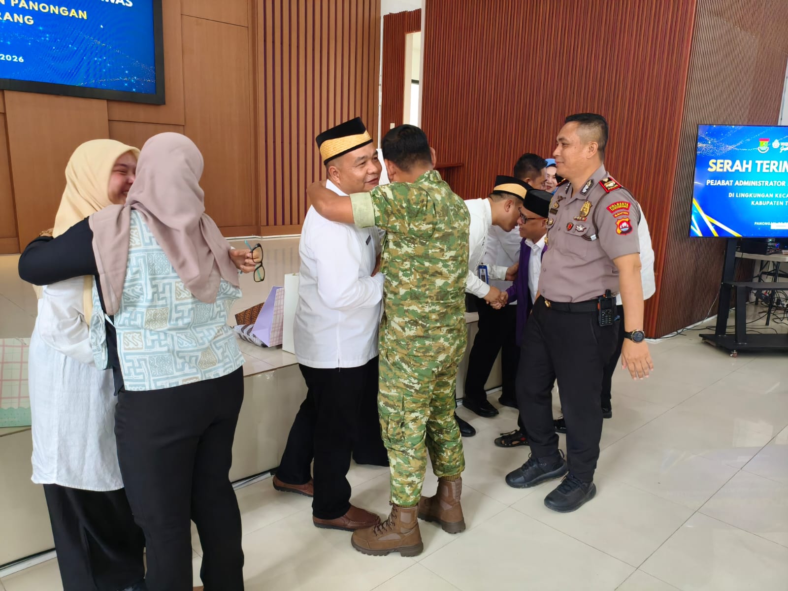 DANRAMIL 14/PANONGAN HADIRI SERTIJAB PEJABAT KECAMATAN, DORONG SINERGITAS DAN PENINGKATAN PELAYANAN MASYARAKAT