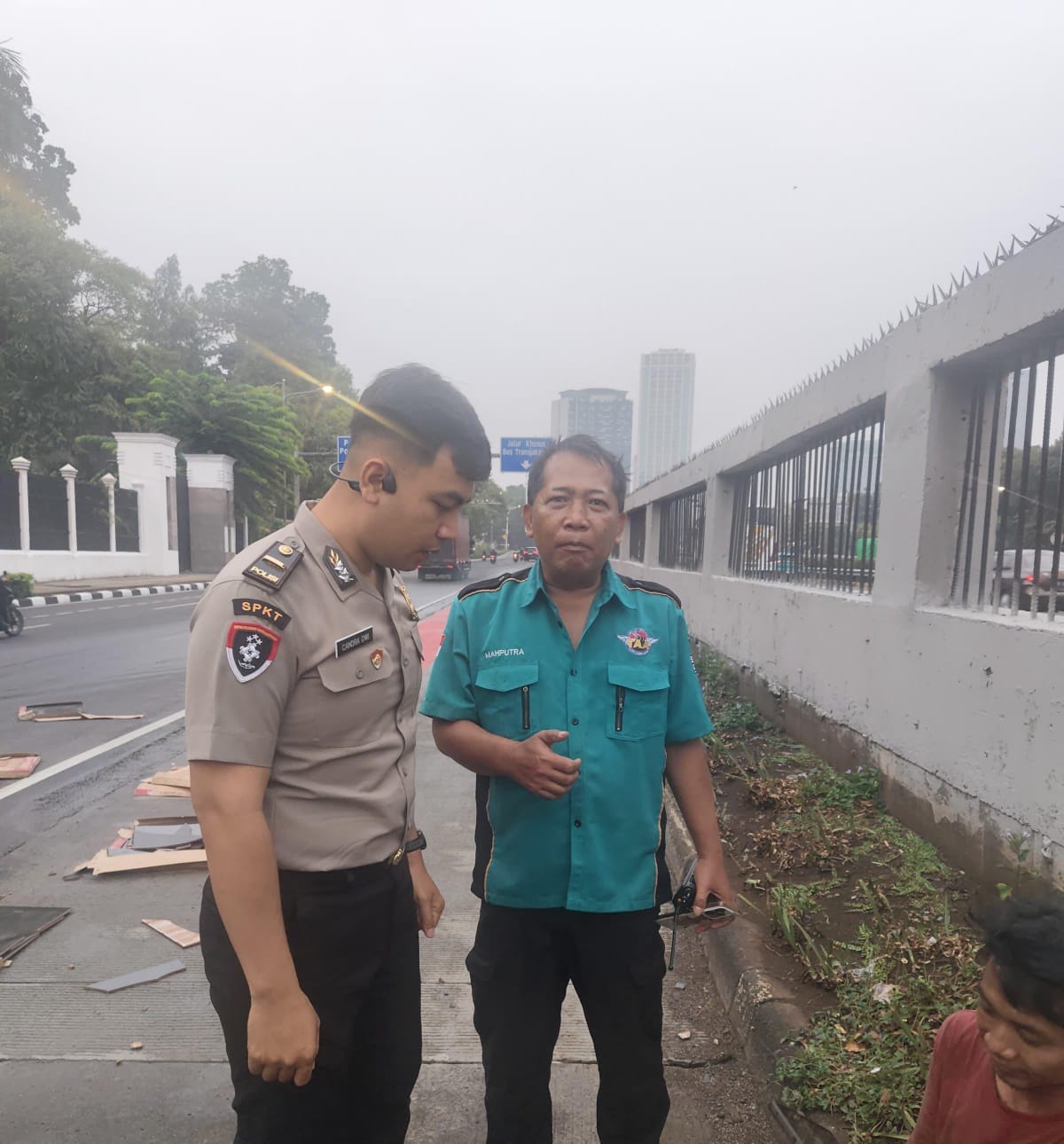 Polsek Metro Tanah Abang Tindak Lanjuti Pengaduan Masyarakat melalui Layanan 110, Kecelakaan di Depan Gedung DPR RI