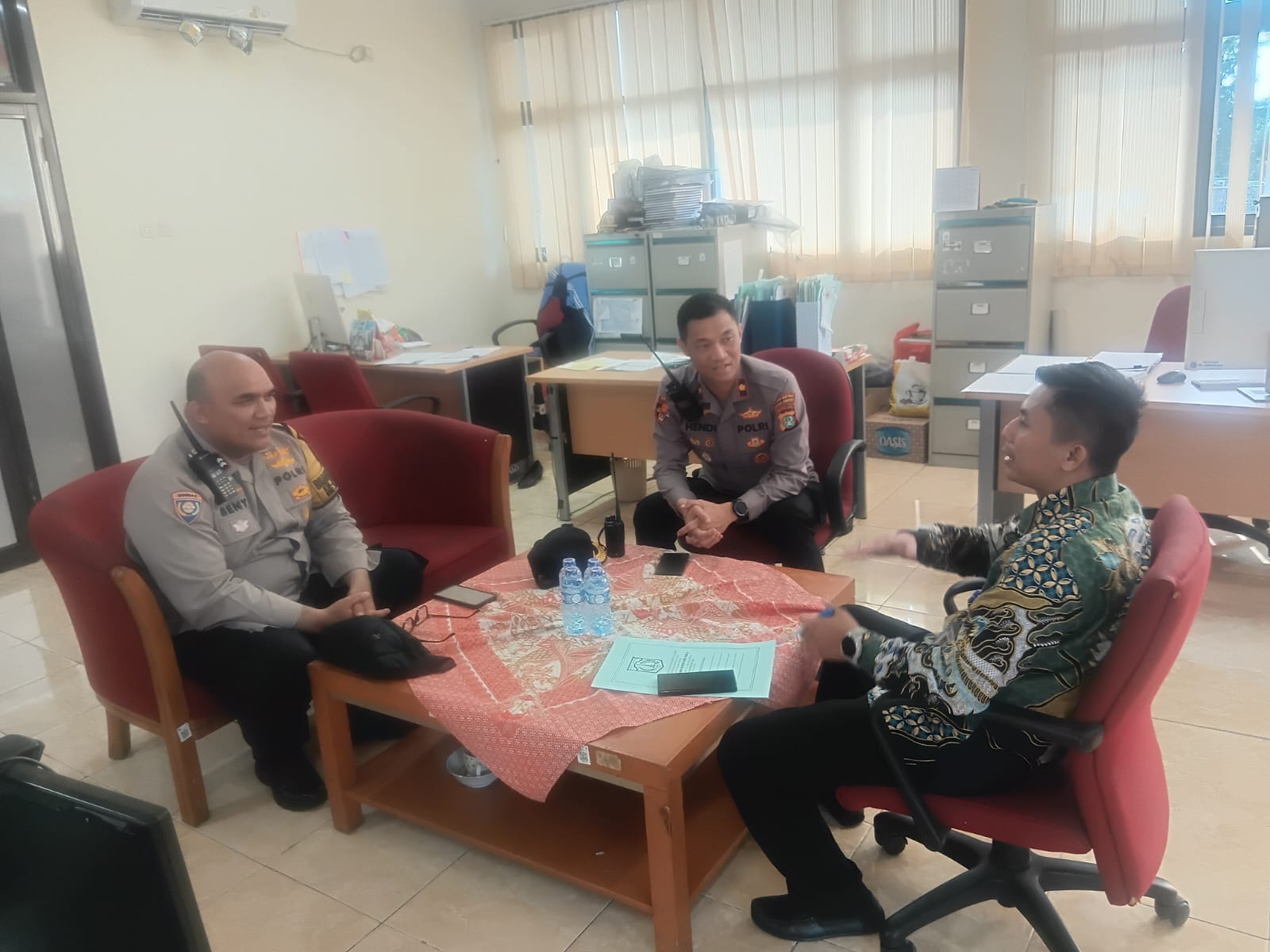 Kapolsek Metro Tanah Abang Sambangi Kantor Kelurahan Kampung Bali, Perkuat Sinergitas Jaga Kamtibmas