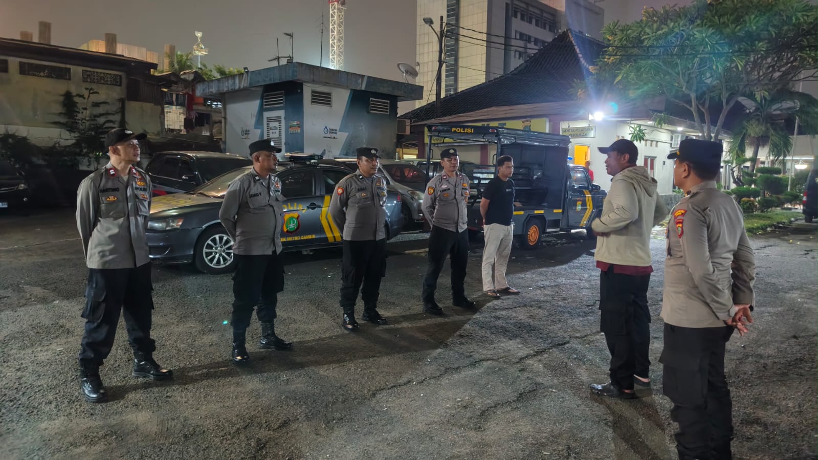 Jaga Kamtibmas Tetap Kondusif, Polsek Metro Gambir Gelar Operasi Cipta Kondisi hingga Dini Hari