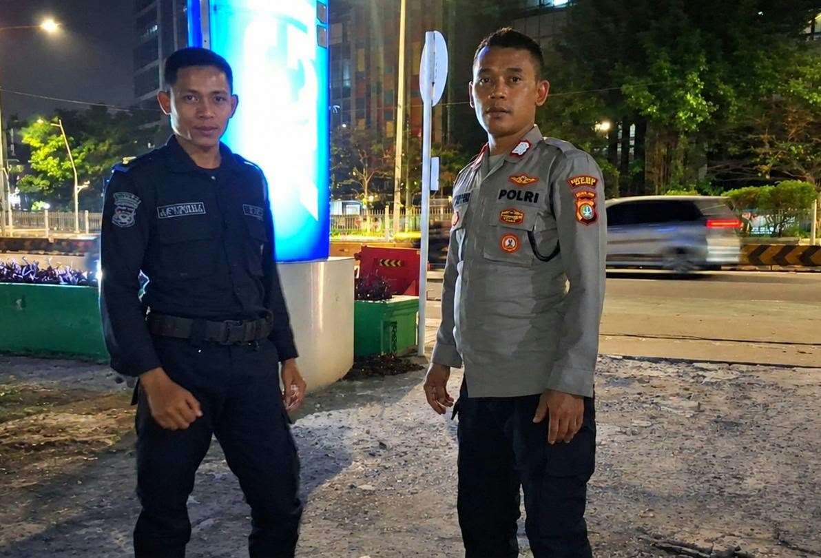 Jaga Kondusivitas Malam Hari, Polsek Metro Gambir Gelar Patroli Strong Point dan Dialogis di Jalan Suryo Pranoto