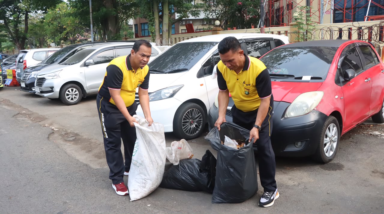 Polres Metro Jakarta Pusat Gelar Green Policing dan Kurve, Wujudkan Lingkungan Mako yang Bersih dan Asri
