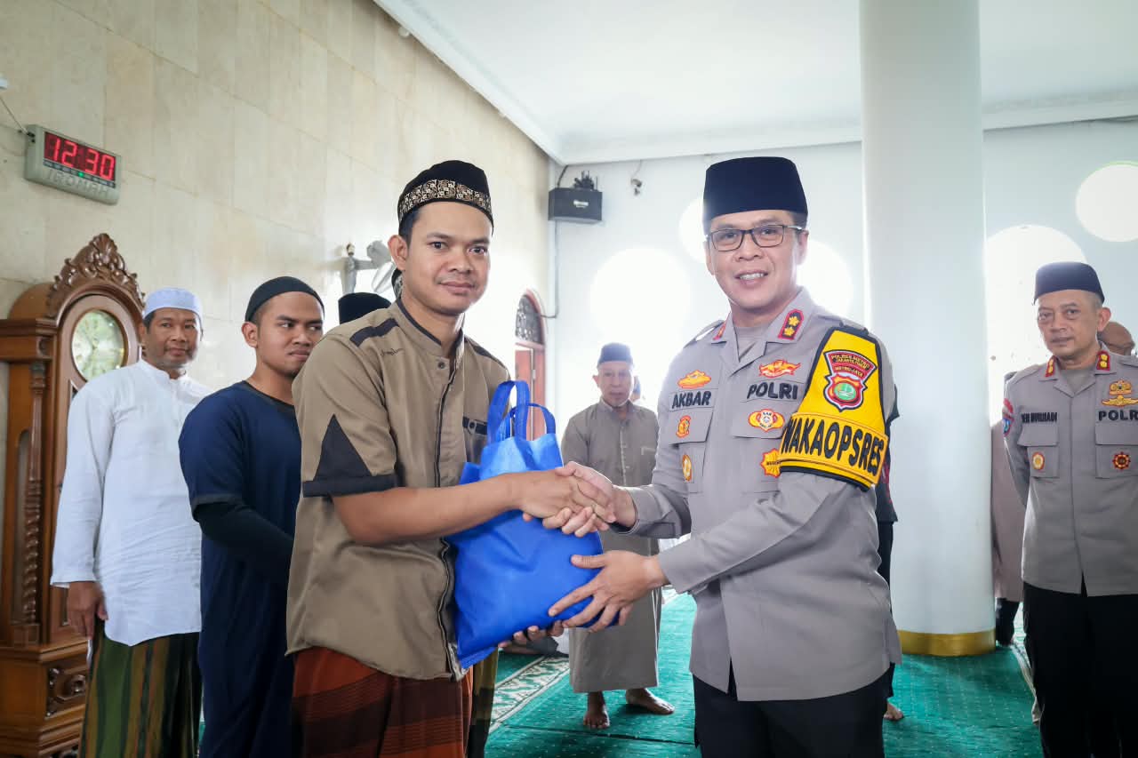 Jumat Keliling di Ciracas, Wakapolres Jaktim Ajak Masyarakat Bersama Jaga Kamtibmas
