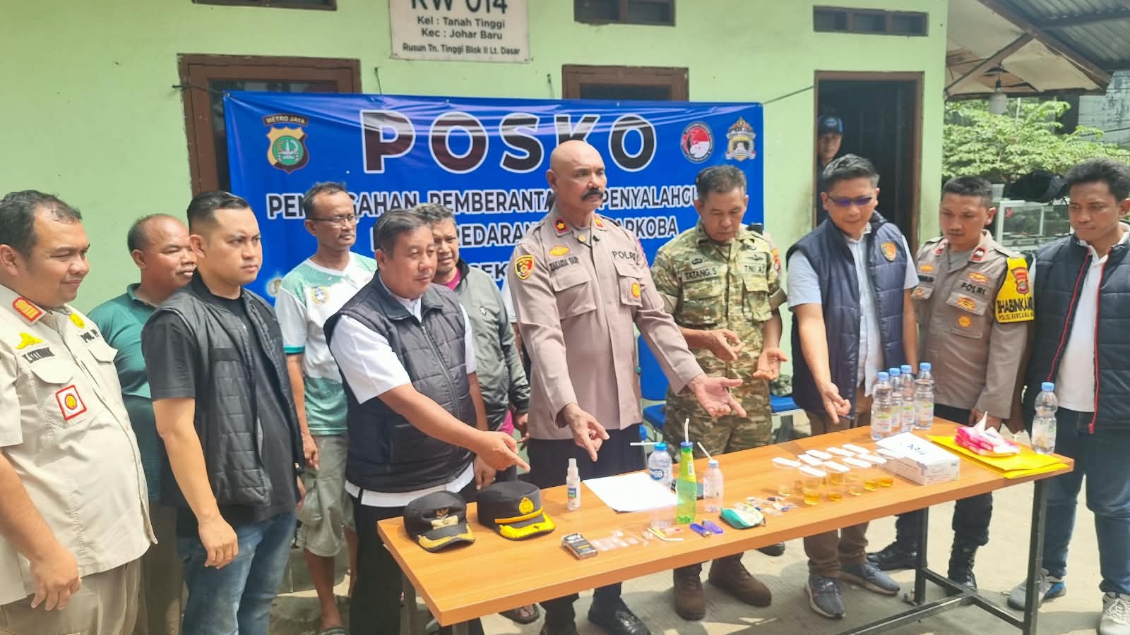 Polsek Johar Baru Gerebek Rusun Baladewa, Sembilan Orang Diamankan dan Sejumlah Paket Narkoba Disita