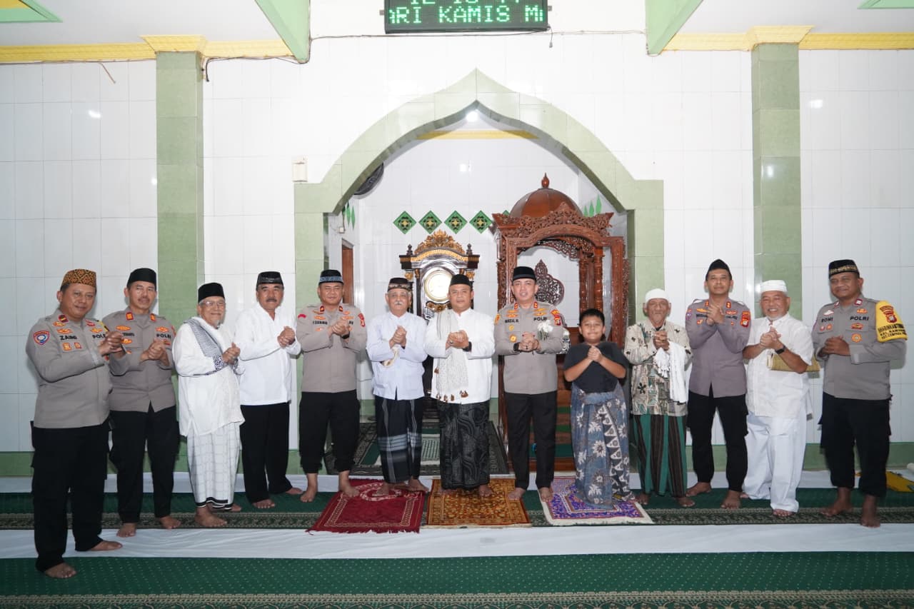Wakapolres Jakpus Gelar Jumat Barokah di Cempaka Putih, Perkuat Silaturahmi dan Kepedulian kepada Masyarakat