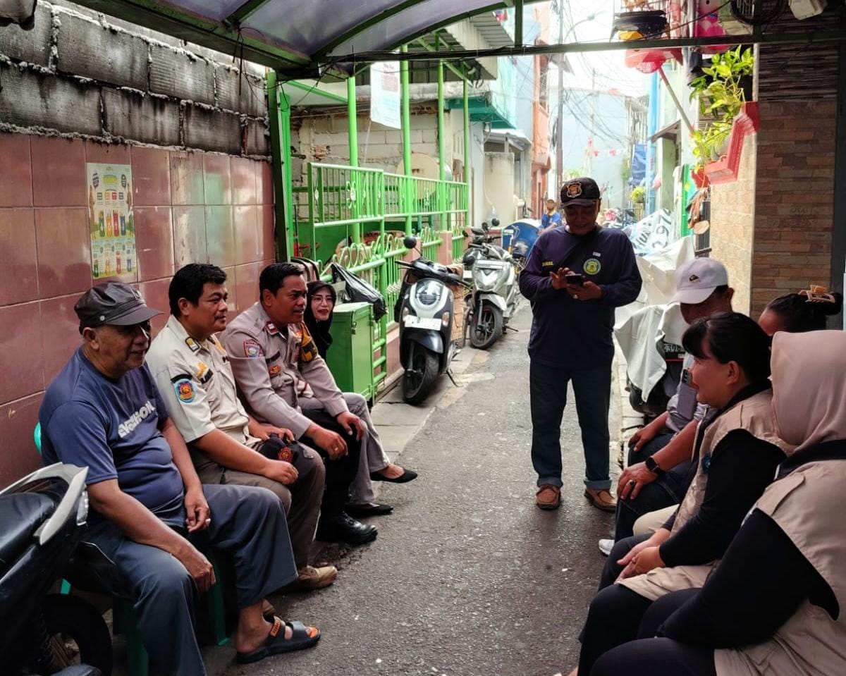Kumpul Bareng Warga, Bhabinkamtibmas Kemayoran Bangun Kebersamaan demi Lingkungan Aman dan Nyaman