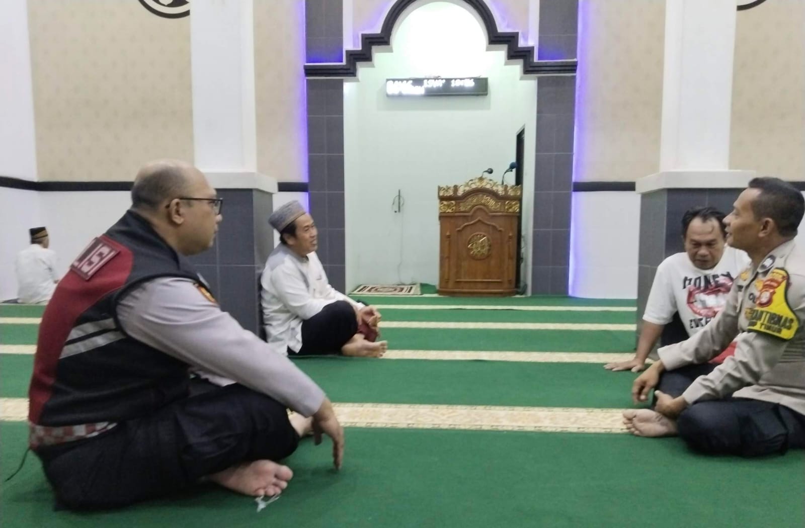 Poisi Bersama Masyarakat, Subuh Keliling Perkuat Kehadiran Polisi di Cempaka Putih Timur