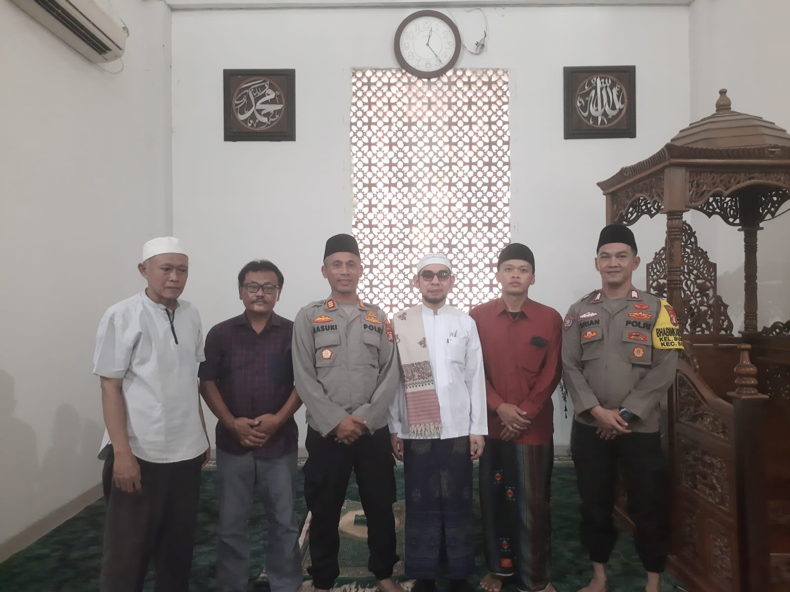 Polsek Senen Gelar Jumat Keliling di Dua Masjid Wilayah Senen, Ajak Jemaah Jaga Kamtibmas