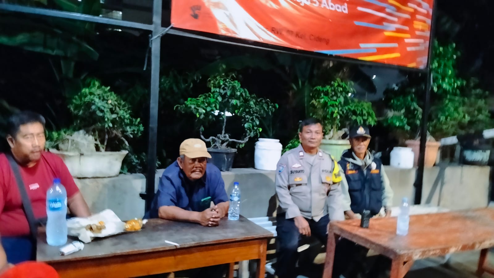 Bhabinkamtibmas Cideng Sambangi Satkamling RW 07, Ajak Warga Antisipasi Gangguan Kamtibmas