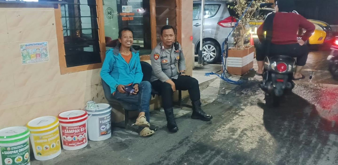 Jaga Kondusifitas Dini Hari, Polsek Metro Gambir Gelar Patroli Himbauan Kamtibmas di Kebon Kelapa