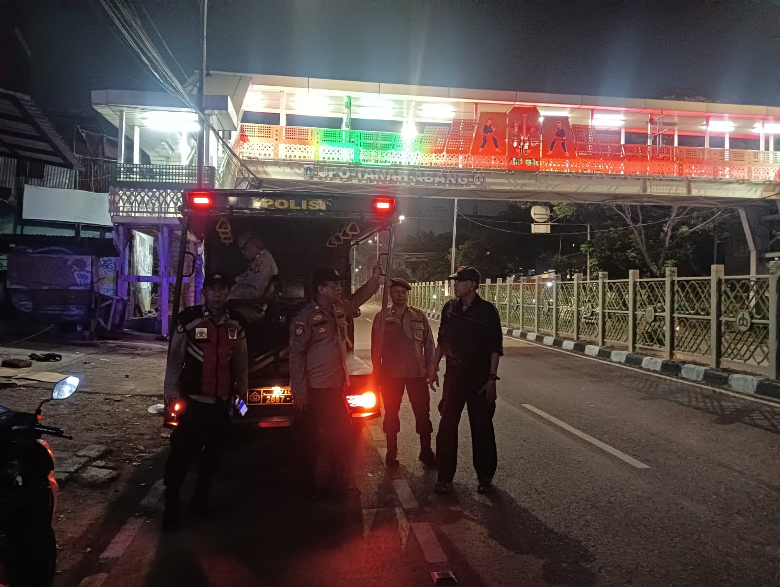 Sasar Titik Rawan Guantibmas, Polsek Metro Tanah Abang Laksanakan Patroli Malam