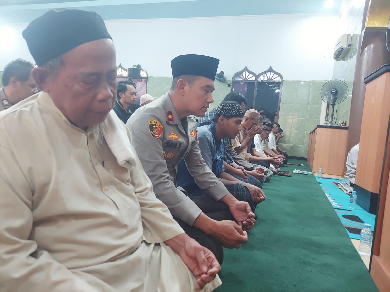 Jumat Keliling, Waka Polsek Metro Tanah Abang Pererat Silaturahmi di Masjid Al-Muhajirin