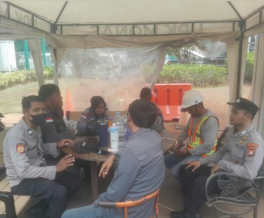 Patroli Strong Point dan Dialogis Samapta Polsek Metro Gambir di Jalan Merdeka Selatan Berjalan Aman