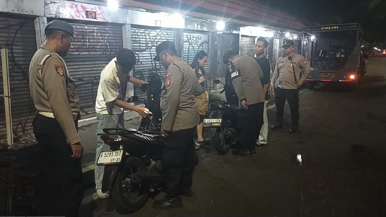 Operasi Tengah Malam di Menteng, Dua Pengendara Tak Bisa Tunjukkan Surat Kendaraan