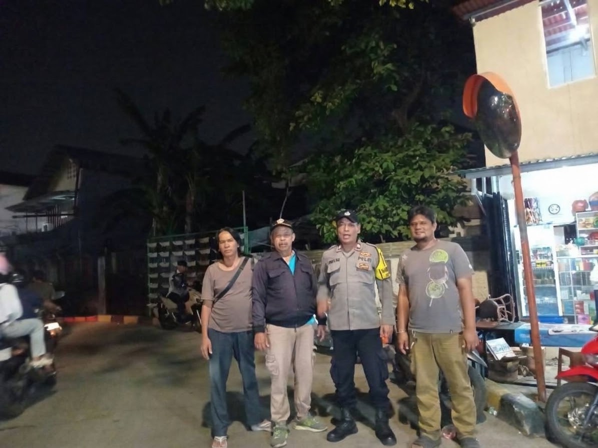 Sambangi Pos Kamling RW 02 Galur, Bhabinkamtibmas Ajak Warga Perkuat Keamanan Lingkungan