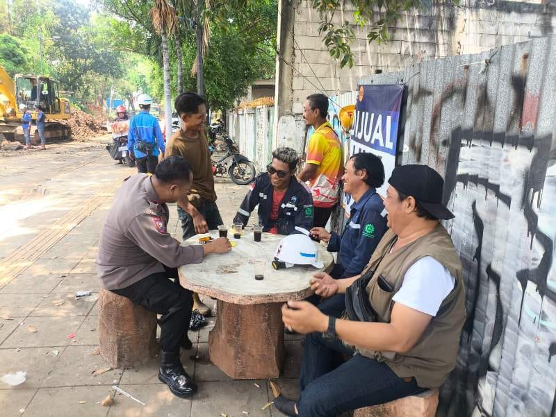 Polri Hadir di Tengah Masyarakat, Program Kumpul Bareng Perkuat Keamanan Cempaka Putih