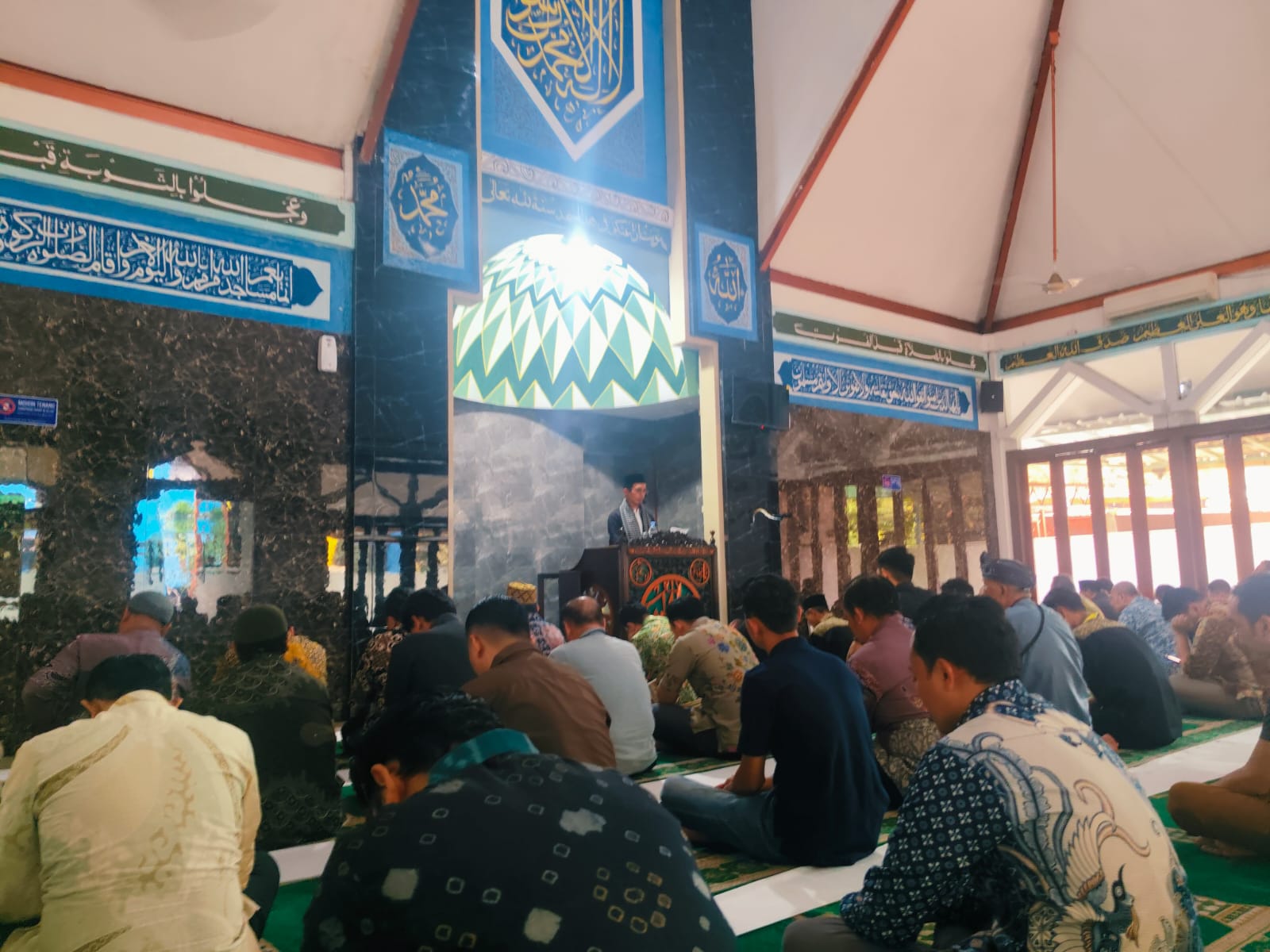 Perkuat Sinergitas dengan Tokoh Agama, Bhabinkamtibmas Bendungan Hilir Gelar Cooling System melalui Sholat Jumat Berjamaah
