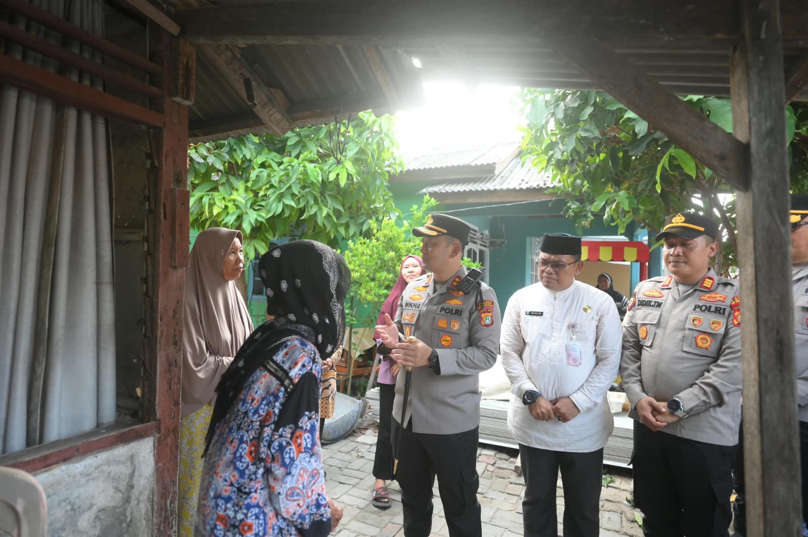 ​Wujud Kepedulian Pesisir, Kapolres Kepulauan Seribu Pimpin Bedah Rumah Warga di Pulau Untung Jawa